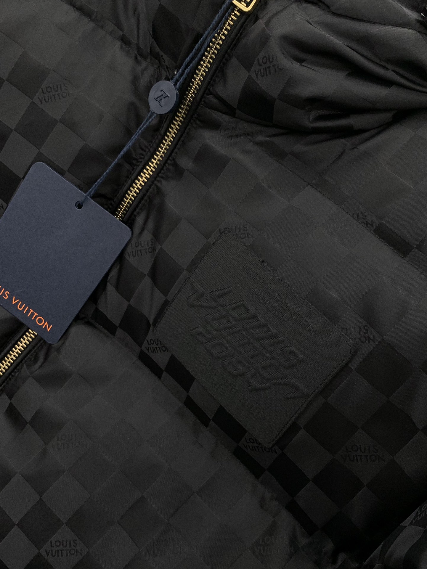 ， LouisVuitton 路易威登，冬季最新款，专柜同步有售，原单狠货，时尚休闲连帽羽绒服外套，上身