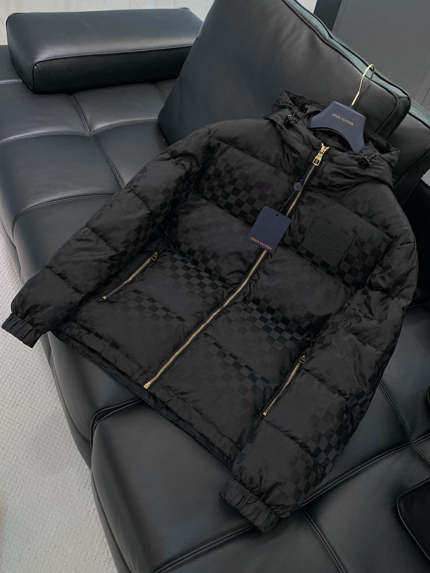 ， LouisVuitton 路易威登，冬季最新款，专柜同步有售，原单狠货，时尚休闲连帽羽绒服外套，上身