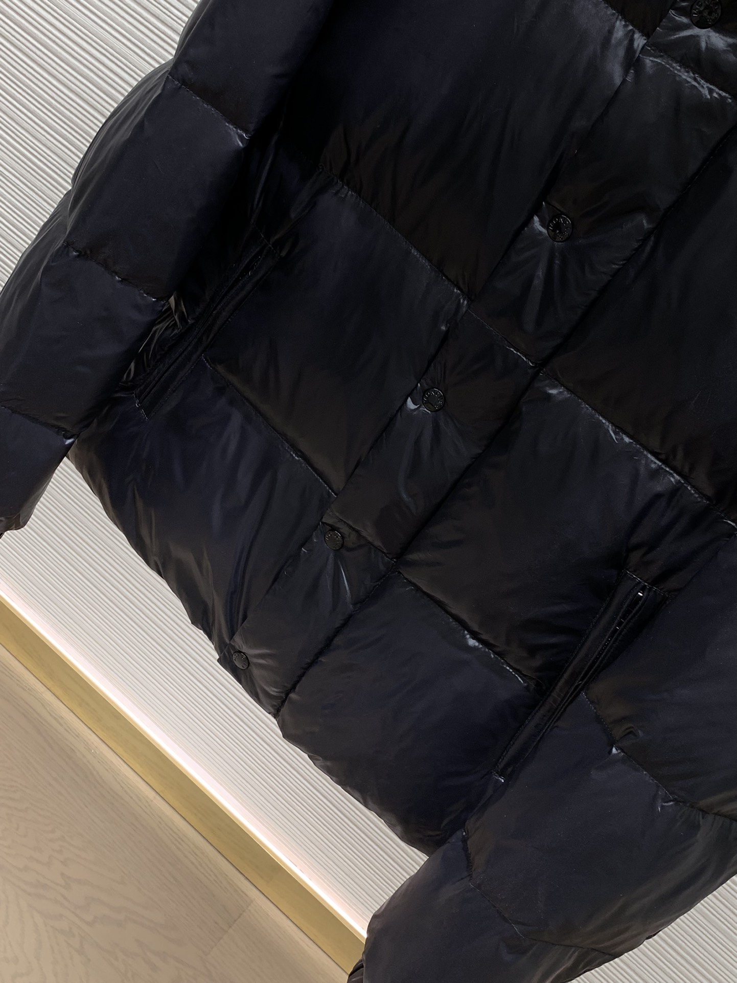 ， Moncler 蒙口，冬季最新品，专柜同步有售，原单狠货，时尚休闲羽绒外套，上身舒适！吸睛而有亮点，