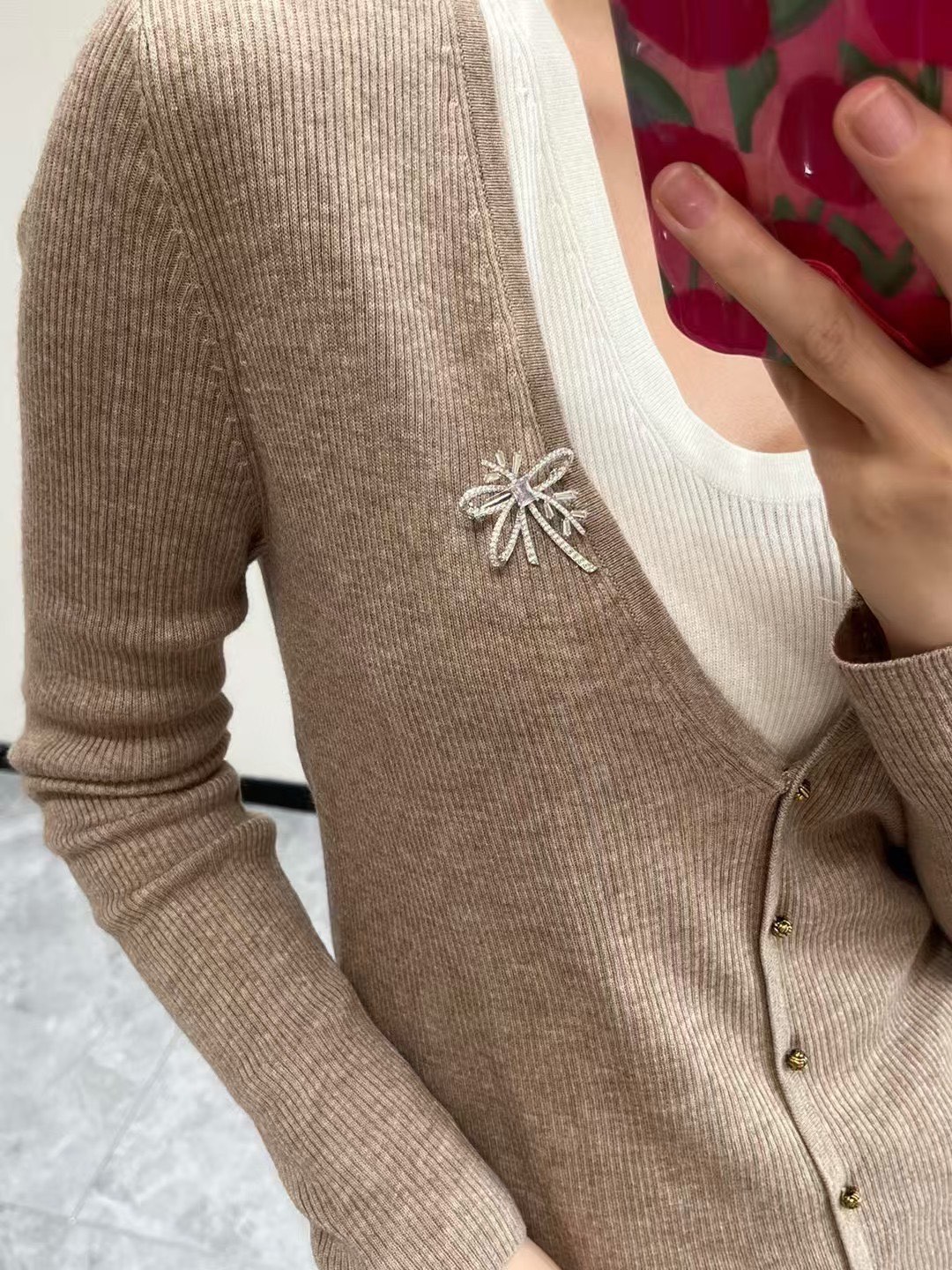 seamlessly complementing coats and knitwear - Comprehensive 6