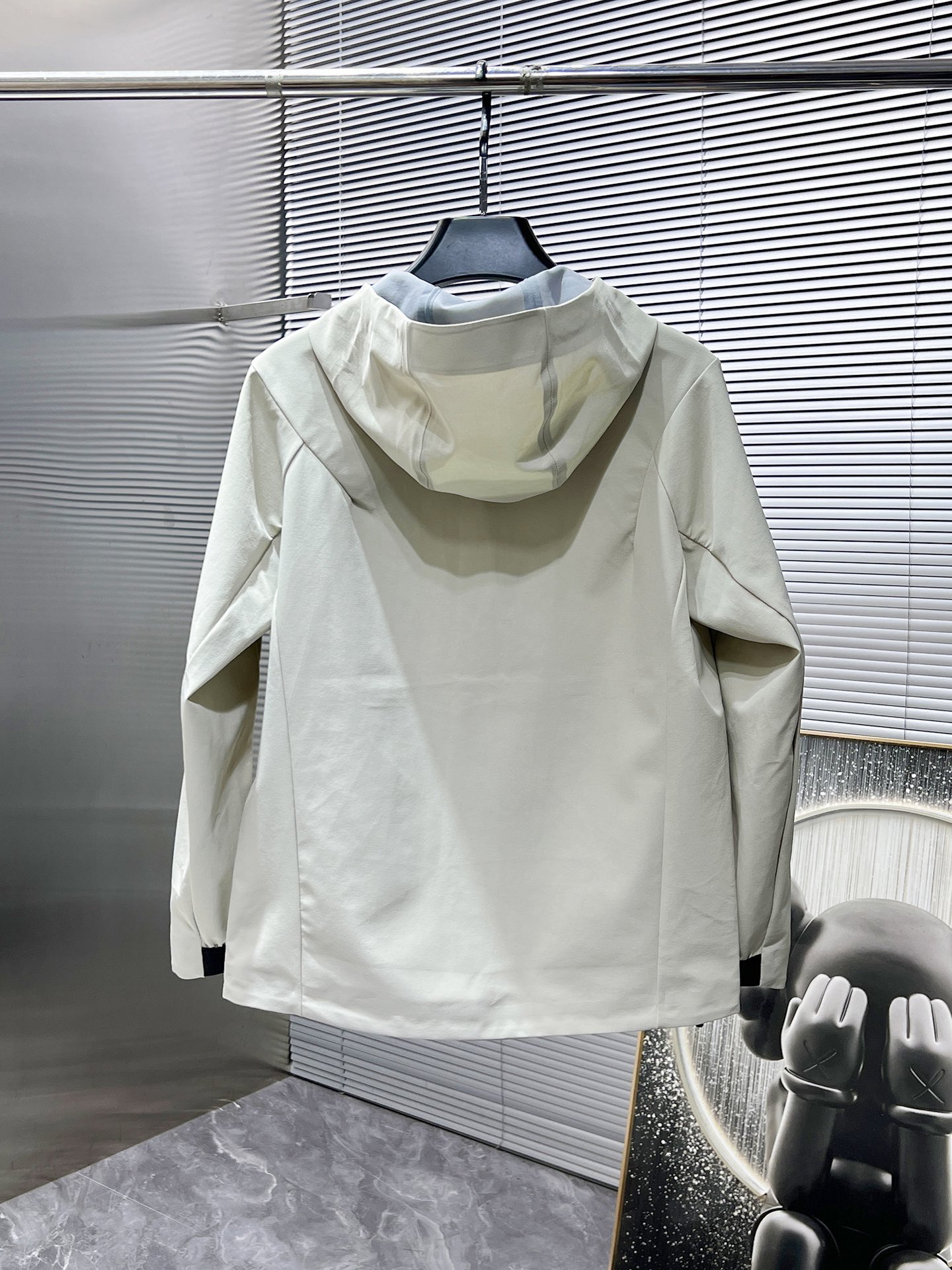 P300  可隆  kolon  2025新品夹克外套，时尚帅气，简约百搭款，胸前精致刺绣图案logo，定制原版面料，不仅挺括，保持潮流的廓形，又穿着舒适，纱织更细腻，码数M-XXL  175.140穿M