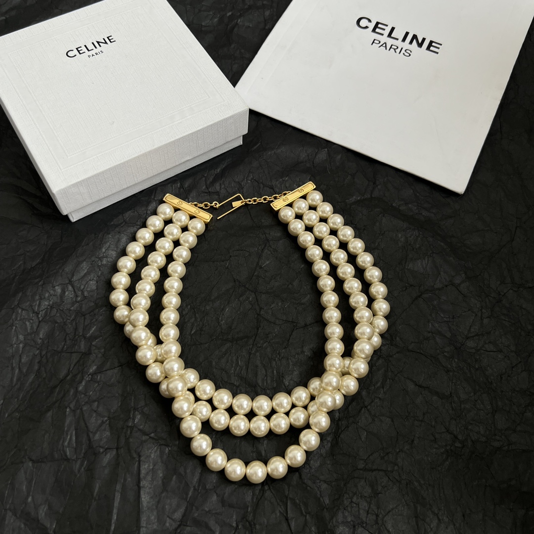 Celine 赛琳 项链 一直是简约时尚界的标杆大胆的设计 百看不厌▪️搭配起来更Fashion 4