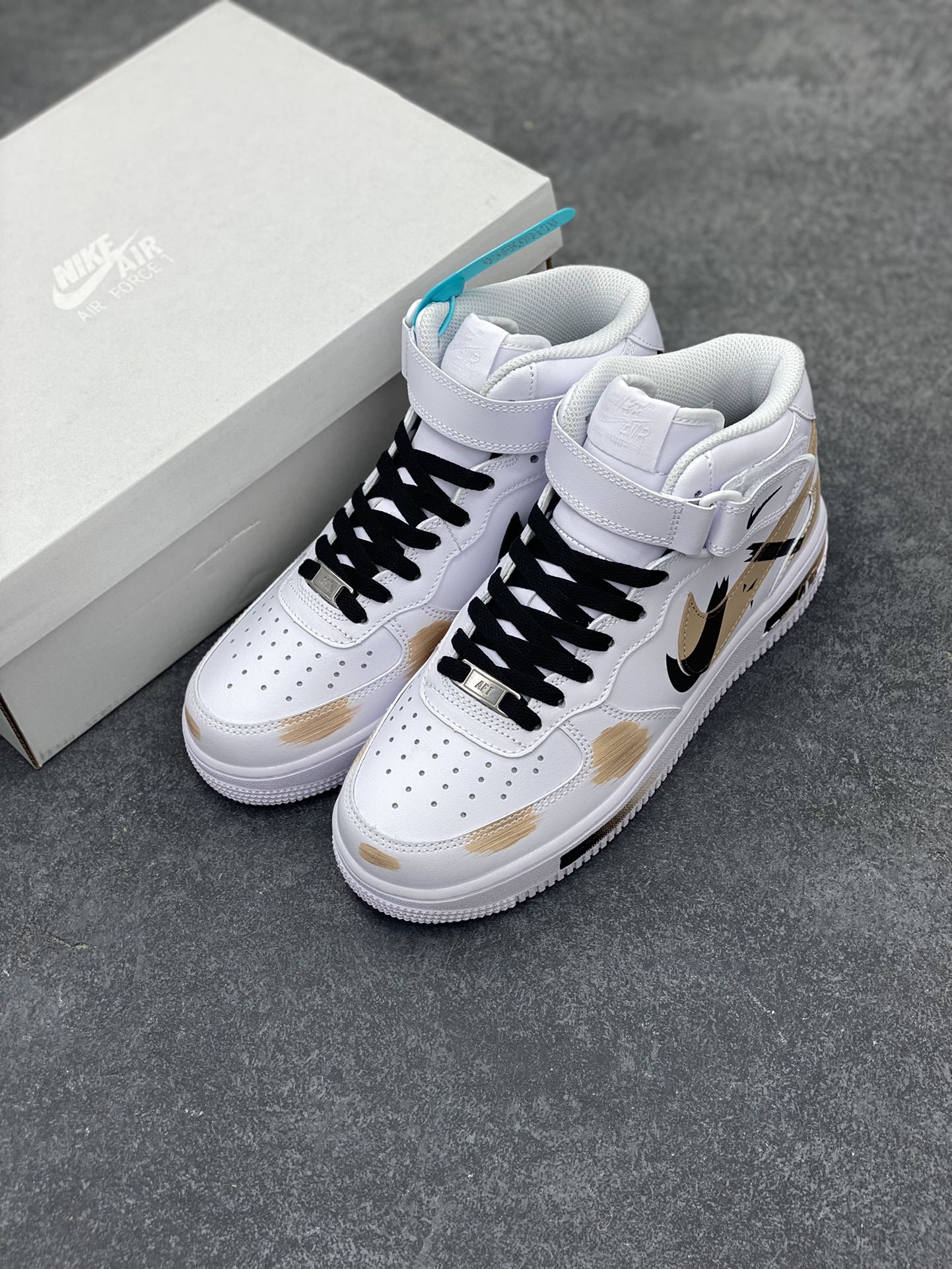 图片[8]-Nike Air Force 1 Low’07 白黑棕 手绘 断裂 三勾阴影 喷绘 空军一号绑带中帮休闲板鞋 定制皮料 原厂3D打印 定制鞋盒 原楦原纸板 纯正空军版型 内置全掌气垫 货号：CW2289-111 尺码：36 36.5 37.5 38 38.5 39 40 40.5 41 42 42.5 43 44 44.5 45-选品中心