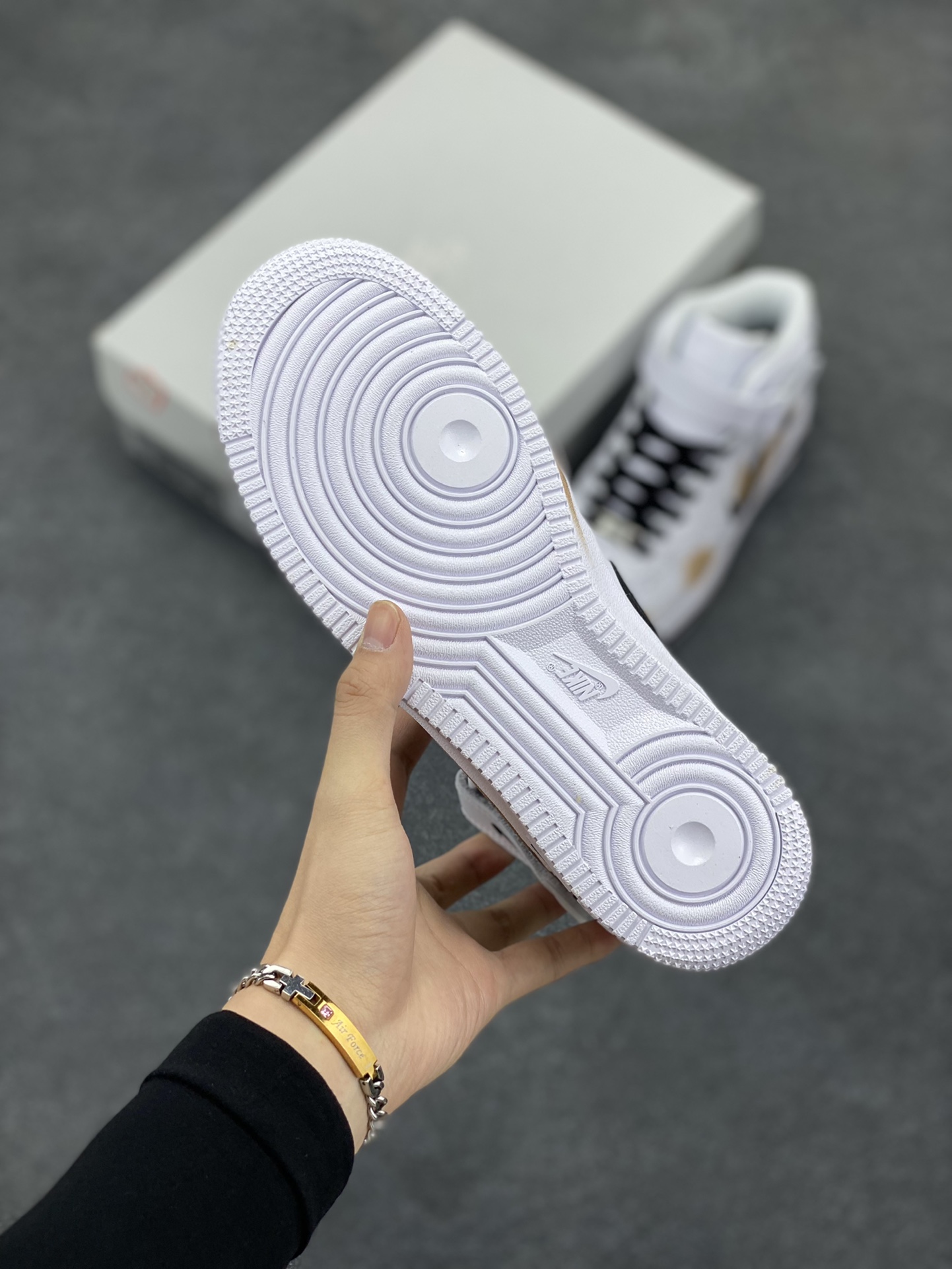 图片[5]-Nike Air Force 1 Low’07 白黑棕 手绘 断裂 三勾阴影 喷绘 空军一号绑带中帮休闲板鞋 定制皮料 原厂3D打印 定制鞋盒 原楦原纸板 纯正空军版型 内置全掌气垫 货号：CW2289-111 尺码：36 36.5 37.5 38 38.5 39 40 40.5 41 42 42.5 43 44 44.5 45-选品中心