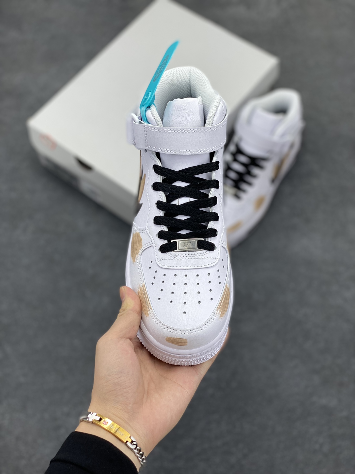 图片[2]-Nike Air Force 1 Low’07 白黑棕 手绘 断裂 三勾阴影 喷绘 空军一号绑带中帮休闲板鞋 定制皮料 原厂3D打印 定制鞋盒 原楦原纸板 纯正空军版型 内置全掌气垫 货号：CW2289-111 尺码：36 36.5 37.5 38 38.5 39 40 40.5 41 42 42.5 43 44 44.5 45-选品中心