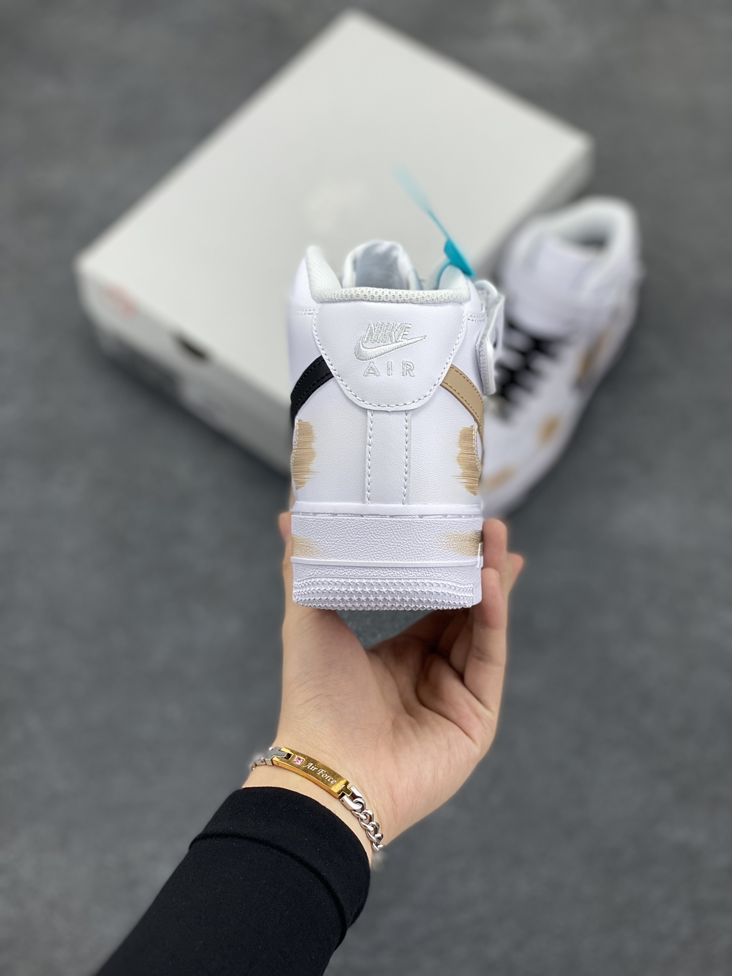图片[4]-Nike Air Force 1 Low’07 白黑棕 手绘 断裂 三勾阴影 喷绘 空军一号绑带中帮休闲板鞋 定制皮料 原厂3D打印 定制鞋盒 原楦原纸板 纯正空军版型 内置全掌气垫 货号：CW2289-111 尺码：36 36.5 37.5 38 38.5 39 40 40.5 41 42 42.5 43 44 44.5 45-选品中心