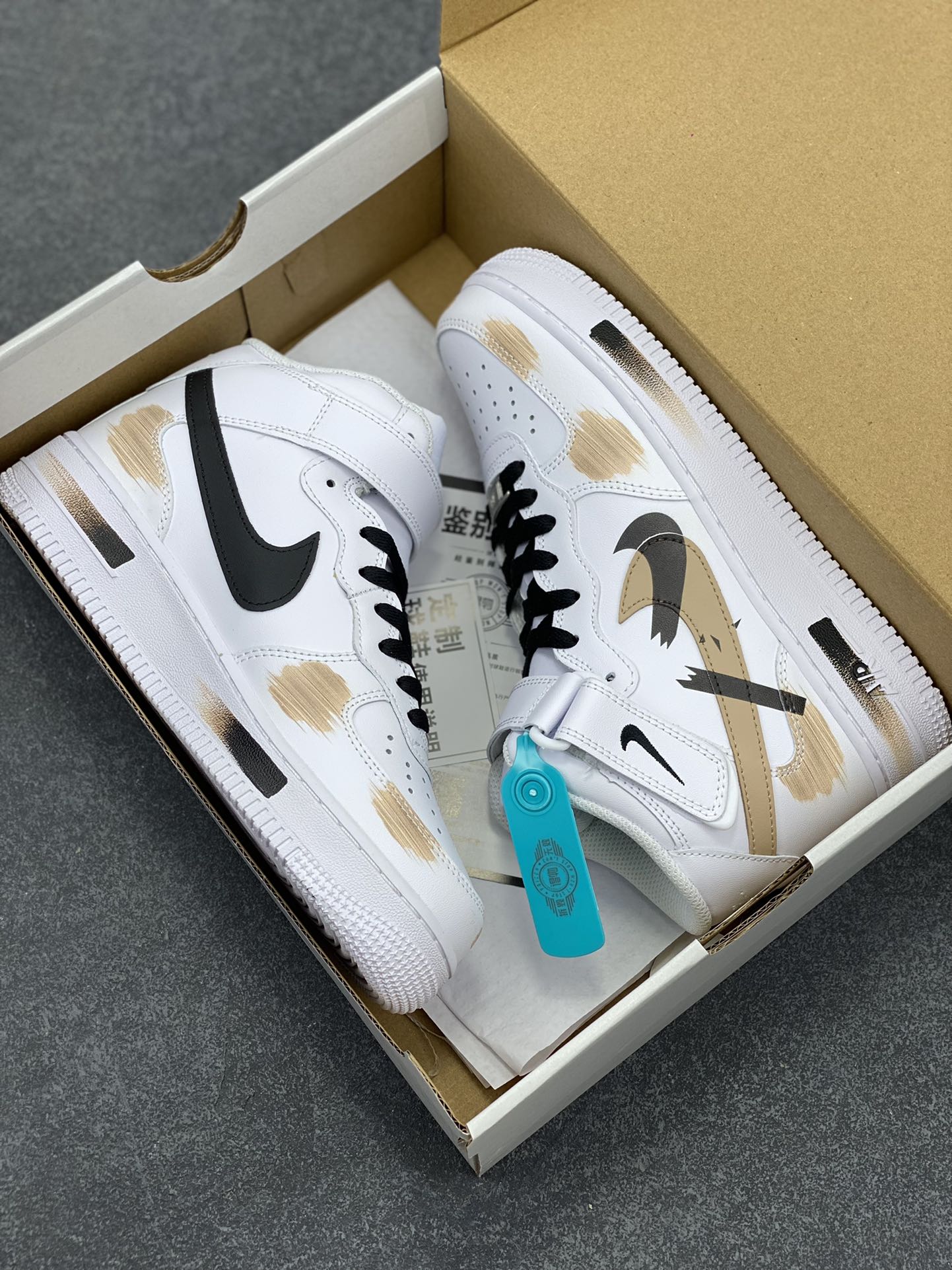 图片[9]-Nike Air Force 1 Low’07 白黑棕 手绘 断裂 三勾阴影 喷绘 空军一号绑带中帮休闲板鞋 定制皮料 原厂3D打印 定制鞋盒 原楦原纸板 纯正空军版型 内置全掌气垫 货号：CW2289-111 尺码：36 36.5 37.5 38 38.5 39 40 40.5 41 42 42.5 43 44 44.5 45-选品中心