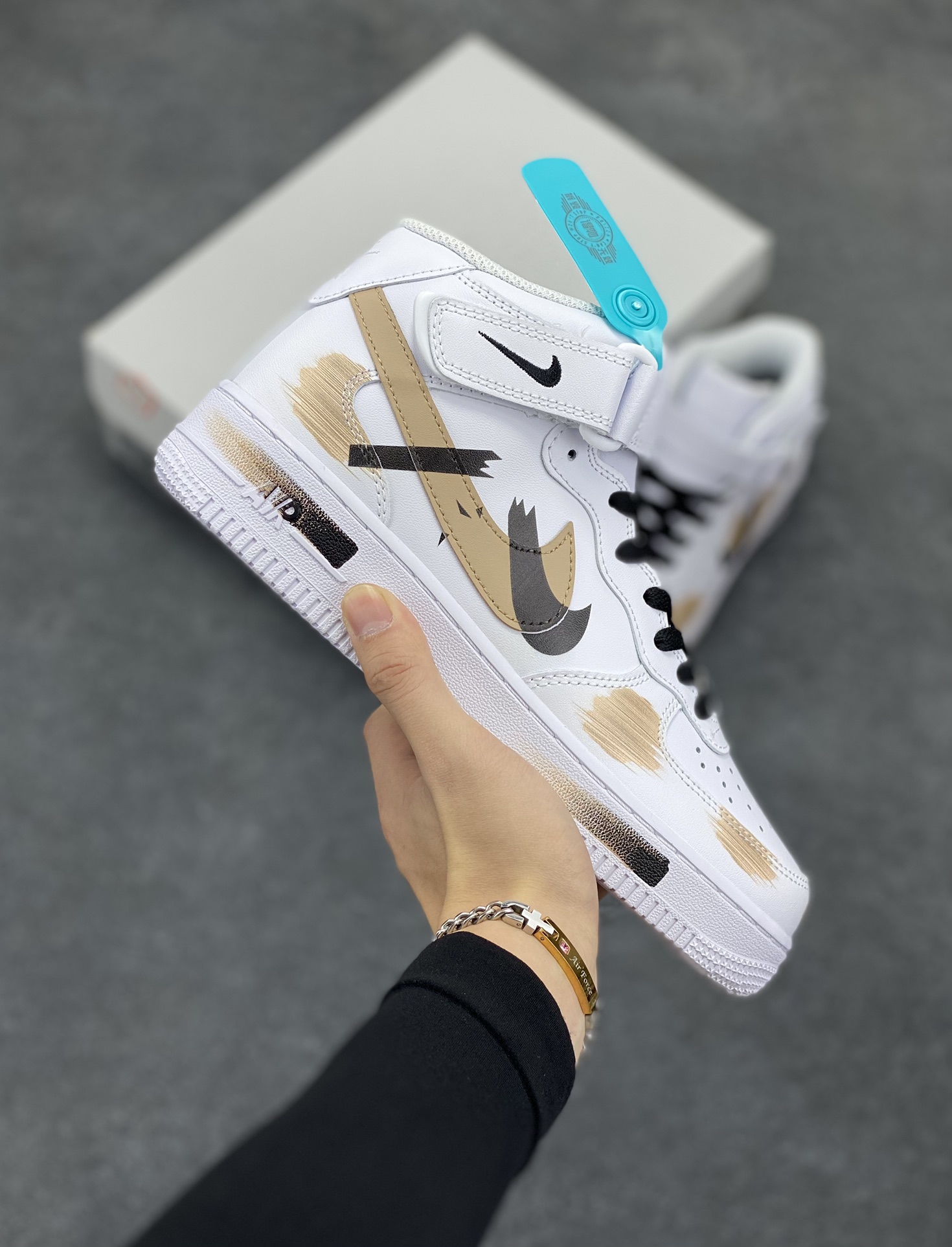 Nike Air Force 1 Low’07 白黑棕 手绘 断裂 三勾阴影 喷绘 空军一号绑带中帮休闲板鞋 定制皮料 原厂3D打印 定制鞋盒 原楦原纸板 纯正空军版型 内置全掌气垫 货号:CW2289-111 尺码:36 36.5 37.5 38 38.5 39 40 40.5 41 42 42.5 43 44 44.5 45-选品中心