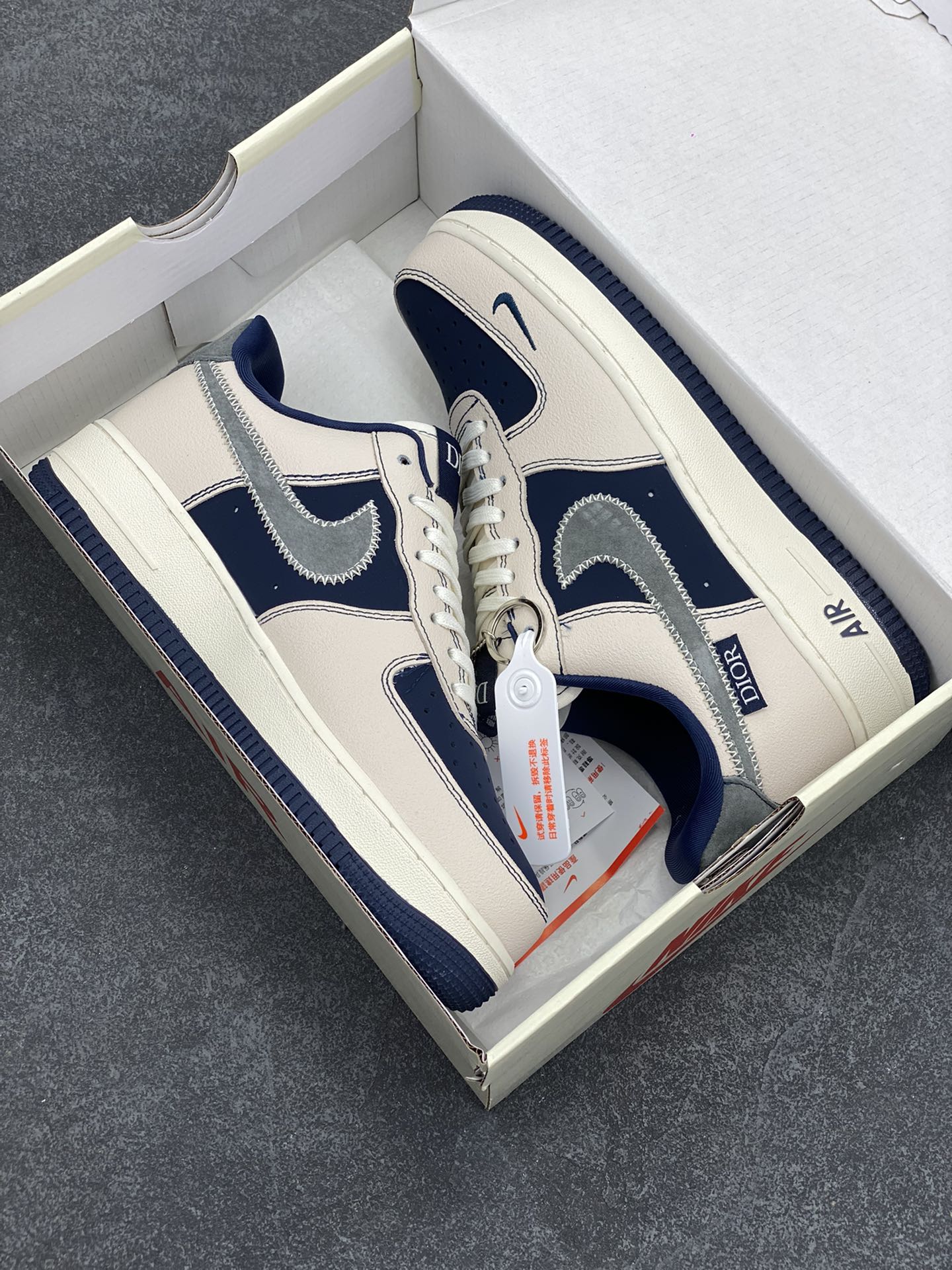 图片[9]-NIke Air Force 1 \’07 Low “迪奥联名–米蓝针织勾”空军一号 低帮 运动鞋 休闲鞋 折边针车 工艺难度大 原楦头原纸板 原装鞋盒 定制五金配件 内置全掌气垫 原厂鞋底 货号：KK1988-012 尺码：36 36.5 37.5 38 38.5 39 40 40.5 41 42 42.5 43 44 44.5 45-选品中心