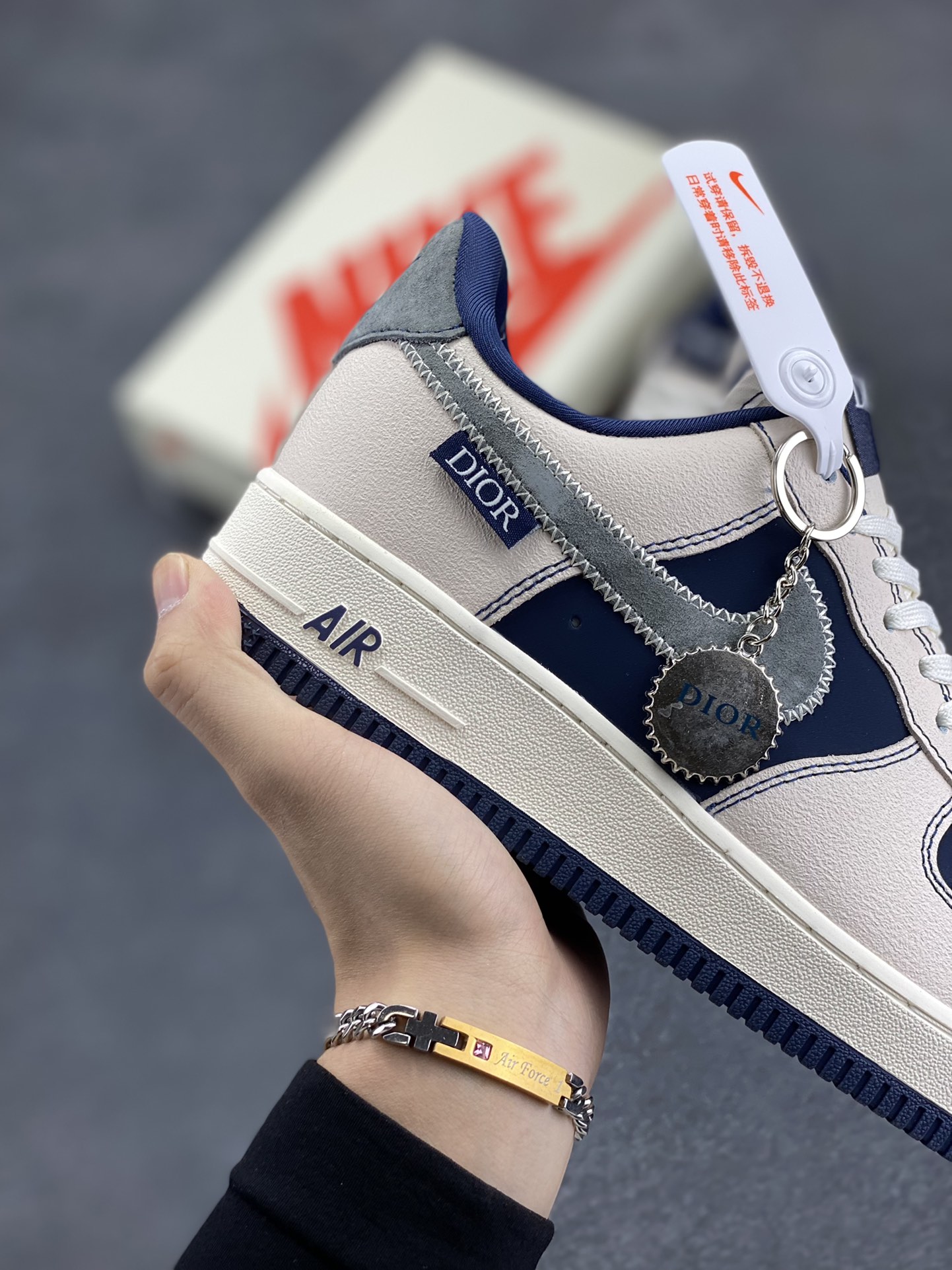 图片[6]-NIke Air Force 1 \’07 Low “迪奥联名–米蓝针织勾”空军一号 低帮 运动鞋 休闲鞋 折边针车 工艺难度大 原楦头原纸板 原装鞋盒 定制五金配件 内置全掌气垫 原厂鞋底 货号：KK1988-012 尺码：36 36.5 37.5 38 38.5 39 40 40.5 41 42 42.5 43 44 44.5 45-选品中心