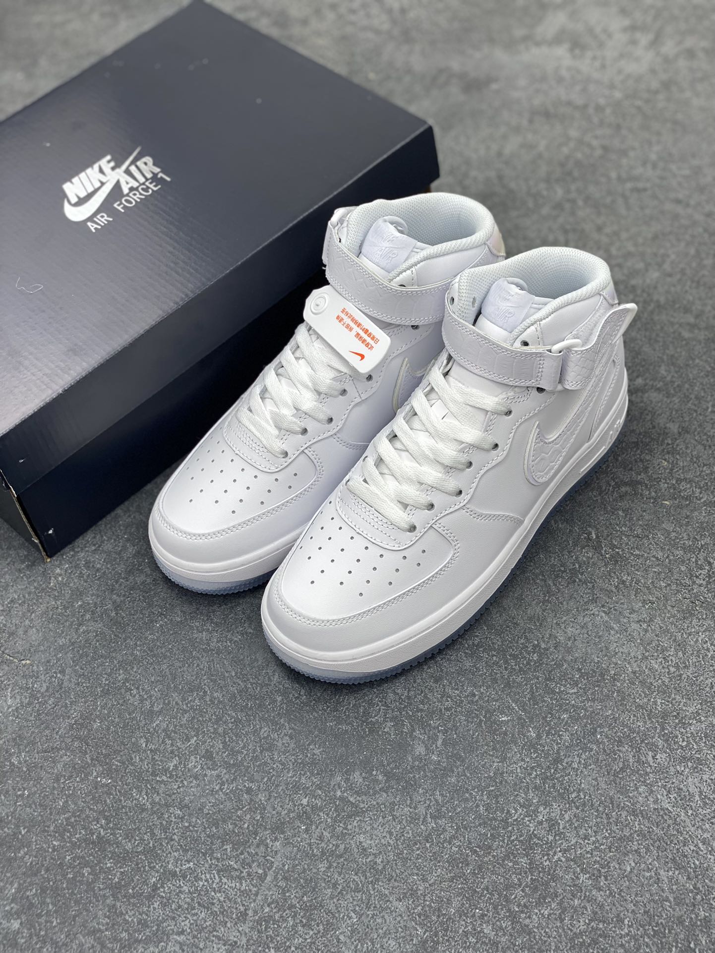 图片[8]-Nike Air Force 1\’07 中帮白蓝水晶 空军一号休闲运动板鞋 原楦头原纸板 打造纯正空军版型#专注外贸渠道 全掌内置蜂窝气垫 #原盒配件 原厂中底钢印、拉帮完美 货号：FN4274-100 尺码：36 36.5 37.5 38 38.5 39 40 40.5 41 42 42.5 43 44 44.5 45-选品中心