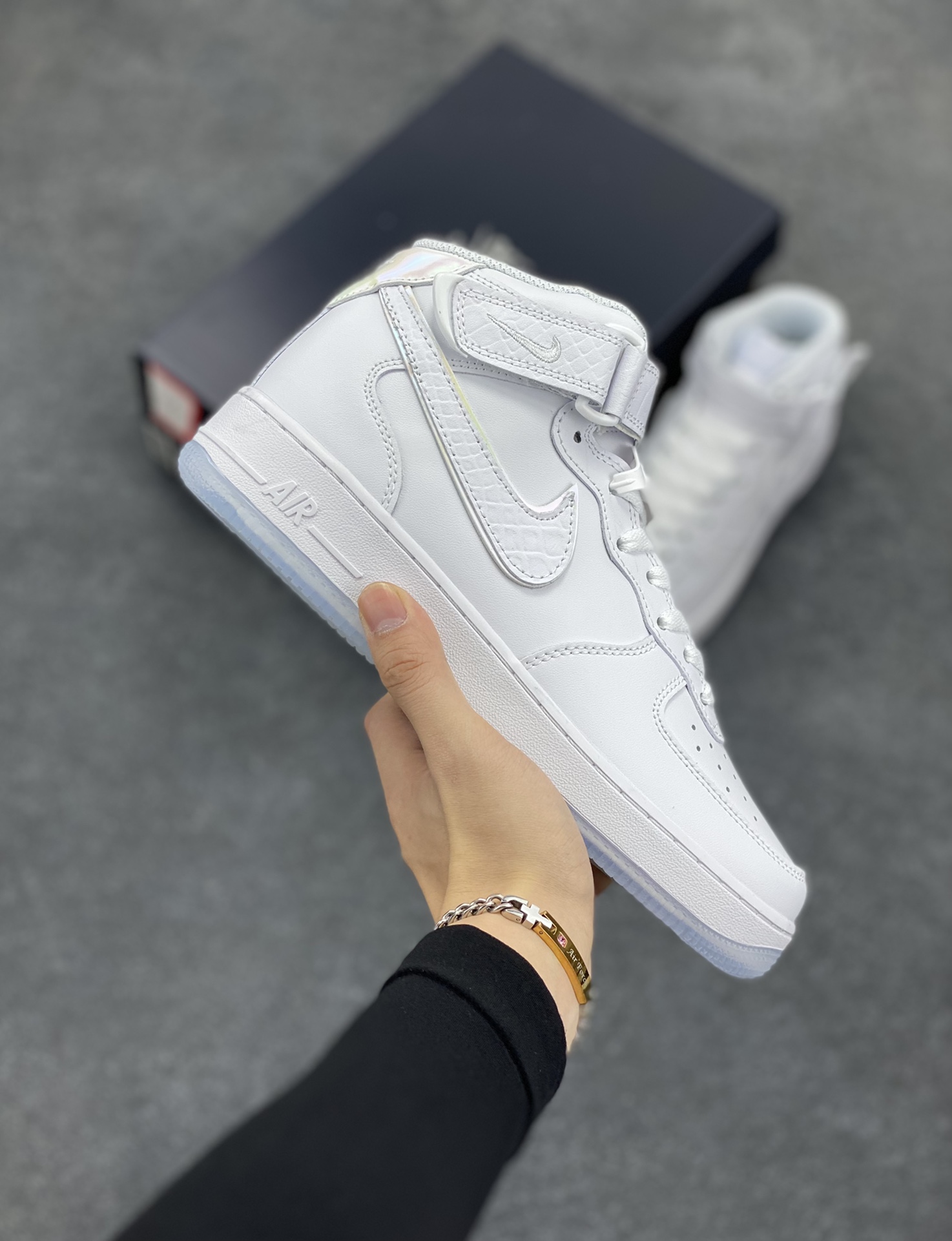 Nike Air Force 1\’07 中帮白蓝水晶 空军一号休闲运动板鞋 原楦头原纸板 打造纯正空军版型#专注外贸渠道 全掌内置蜂窝气垫 #原盒配件 原厂中底钢印、拉帮完美 货号:FN4274-100 尺码:36 36.5 37.5 38 38.5 39 40 40.5 41 42 42.5 43 44 44.5 45-选品中心