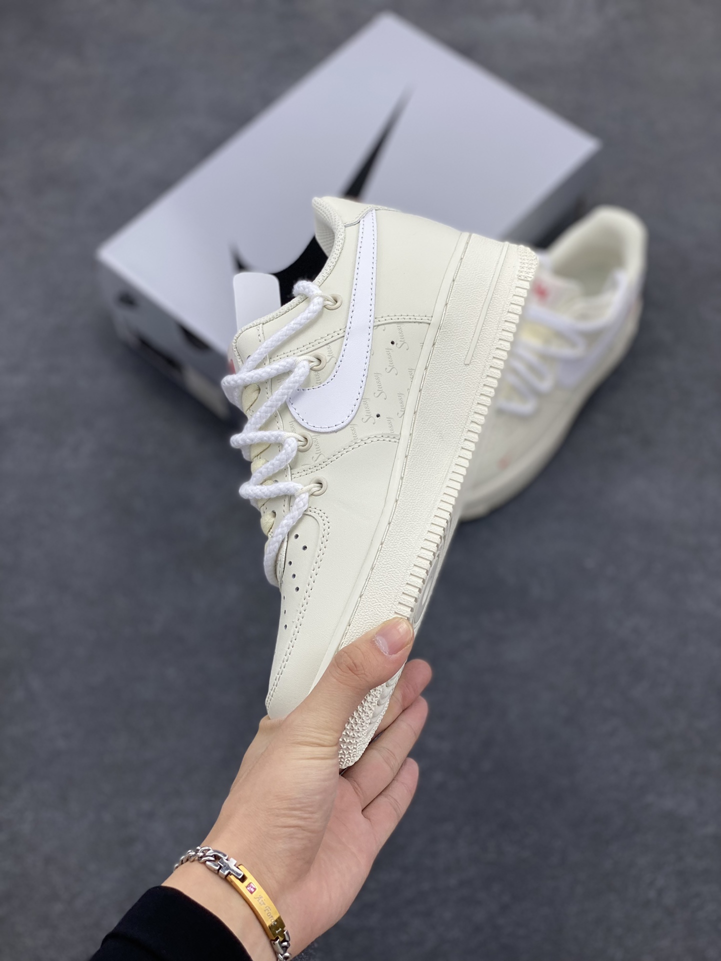 图片[3]-Stussy×Nike Air Force 1 Low’07 斯图西联名 空军一号低帮休闲板鞋 定制皮料 定制鞋盒 配件齐全 原楦原纸板 纯正空军版型 内置全掌气垫 货号：ZH0316-047 尺码：36 36.5 37.5 38 38.5 39 40 40.5 41 42 42.5 43 44 44.5 45-选品中心