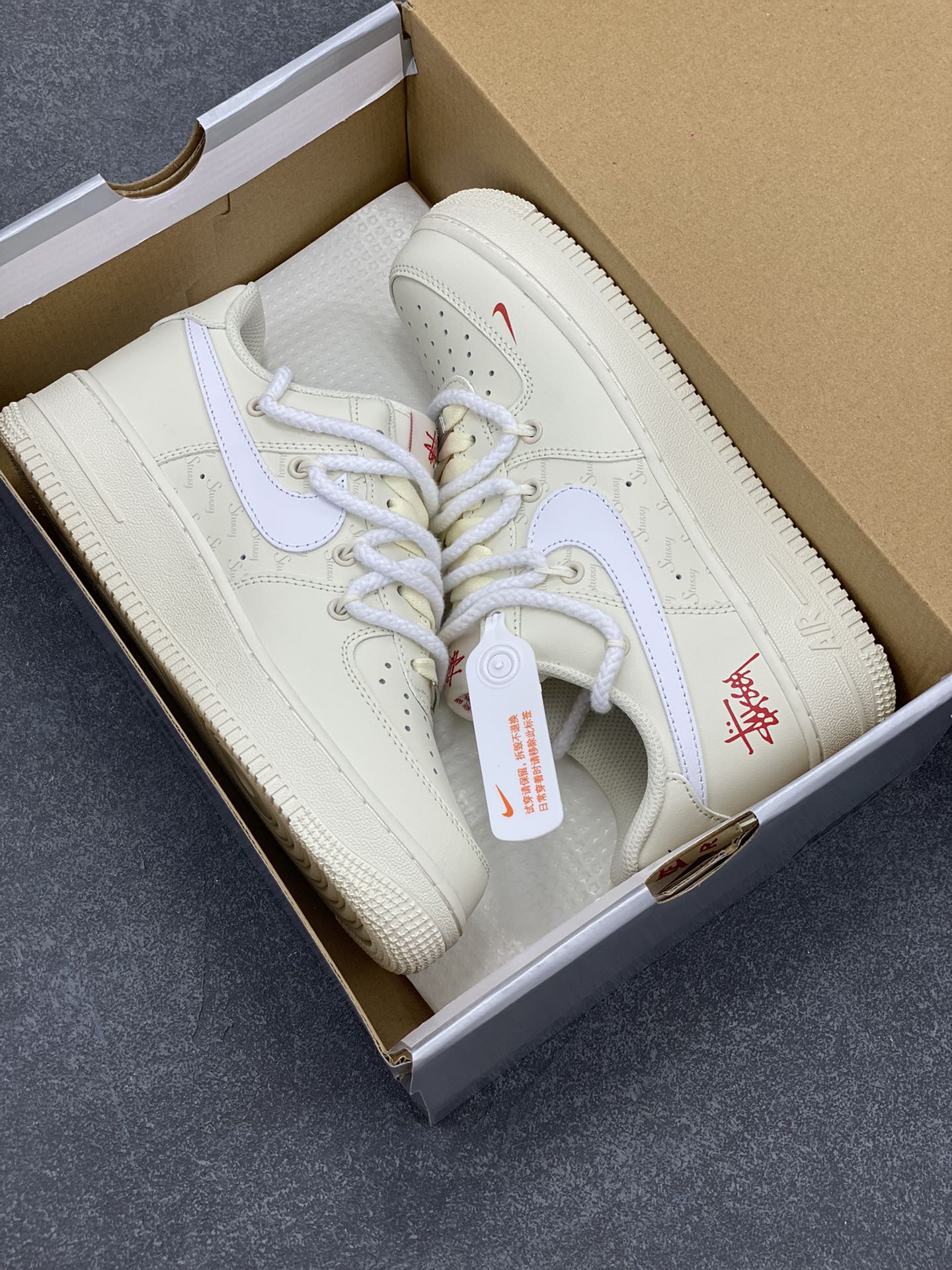 图片[9]-Stussy×Nike Air Force 1 Low’07 斯图西联名 空军一号低帮休闲板鞋 定制皮料 定制鞋盒 配件齐全 原楦原纸板 纯正空军版型 内置全掌气垫 货号：ZH0316-047 尺码：36 36.5 37.5 38 38.5 39 40 40.5 41 42 42.5 43 44 44.5 45-选品中心