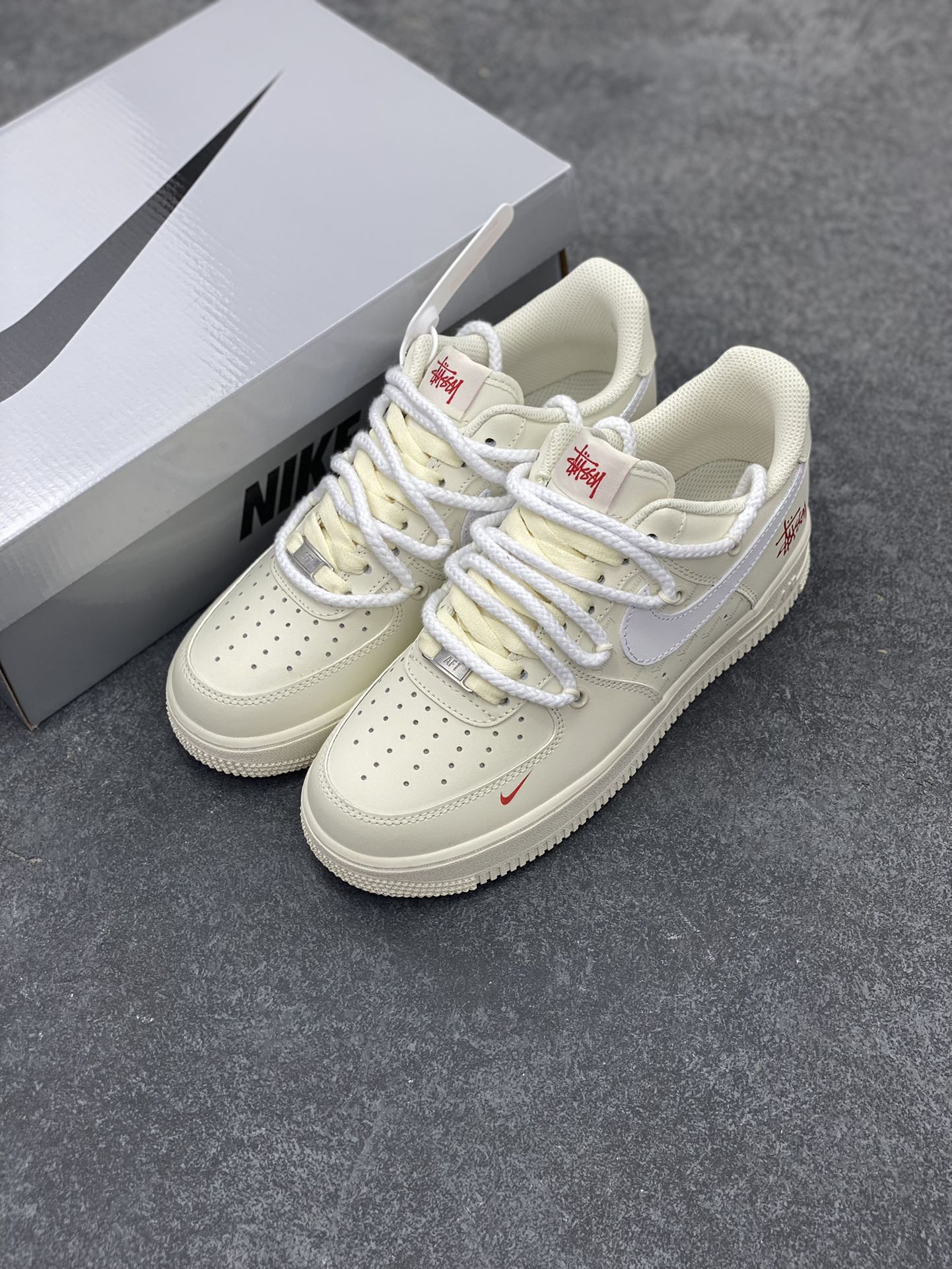图片[8]-Stussy×Nike Air Force 1 Low’07 斯图西联名 空军一号低帮休闲板鞋 定制皮料 定制鞋盒 配件齐全 原楦原纸板 纯正空军版型 内置全掌气垫 货号：ZH0316-047 尺码：36 36.5 37.5 38 38.5 39 40 40.5 41 42 42.5 43 44 44.5 45-选品中心