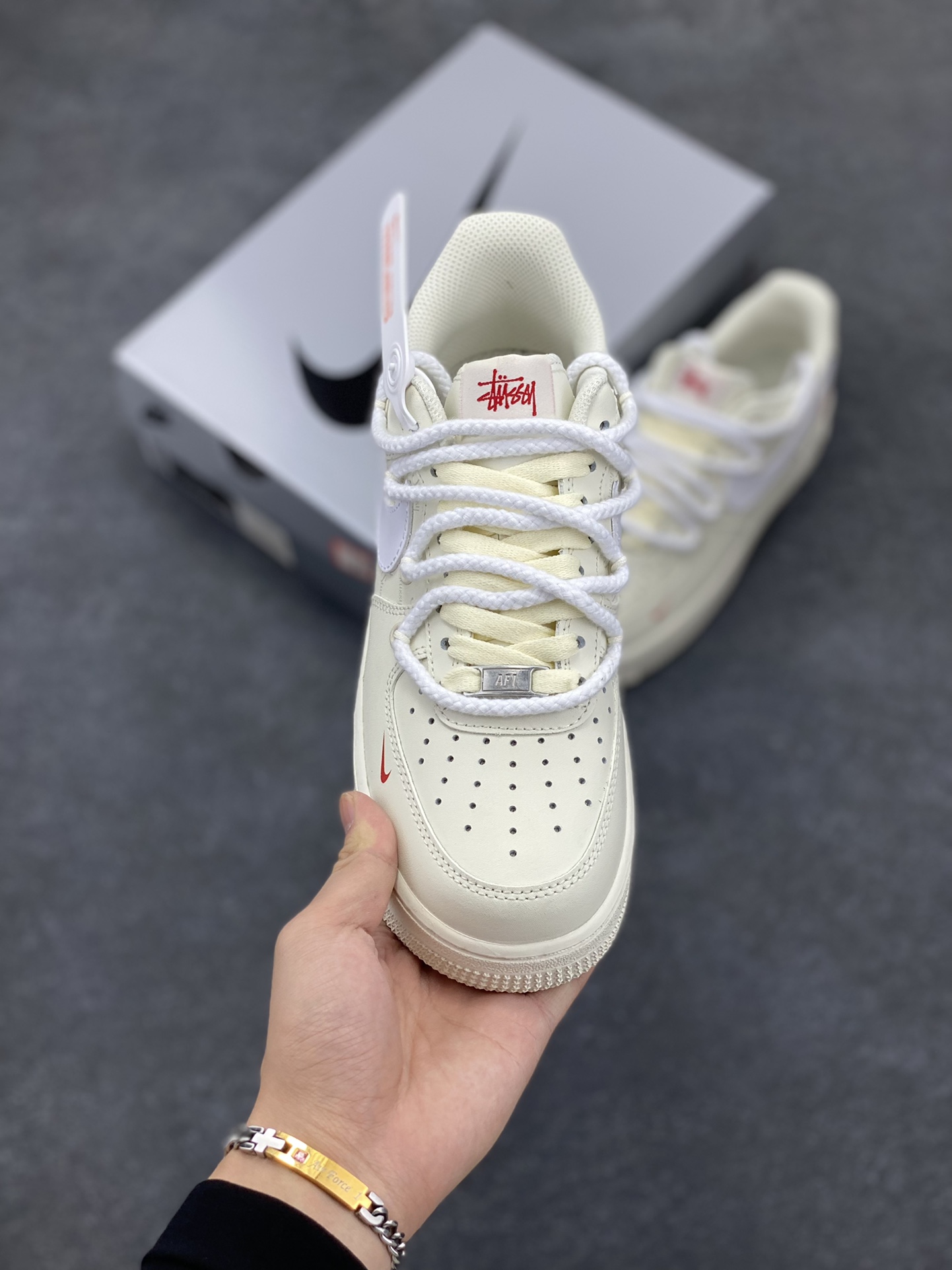 图片[2]-Stussy×Nike Air Force 1 Low’07 斯图西联名 空军一号低帮休闲板鞋 定制皮料 定制鞋盒 配件齐全 原楦原纸板 纯正空军版型 内置全掌气垫 货号：ZH0316-047 尺码：36 36.5 37.5 38 38.5 39 40 40.5 41 42 42.5 43 44 44.5 45-选品中心