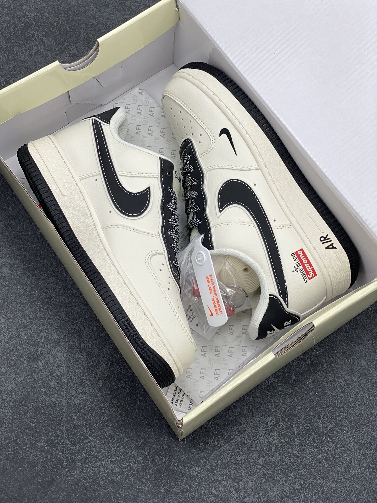 图片[9]-NIke Air Force 1 \’07 Low “石头岛Supreme联名–米白黑尾”空军一号 低帮 运动鞋 休闲鞋 折边针车 工艺难度大 原楦头原纸板 原装鞋盒 定制五金配件 内置全掌气垫 原厂鞋底 货号：BB1616-307 尺码：36 36.5 37.5 38 38.5 39 40 40.5 41 42 42.5 43 44 44.5 45-选品中心