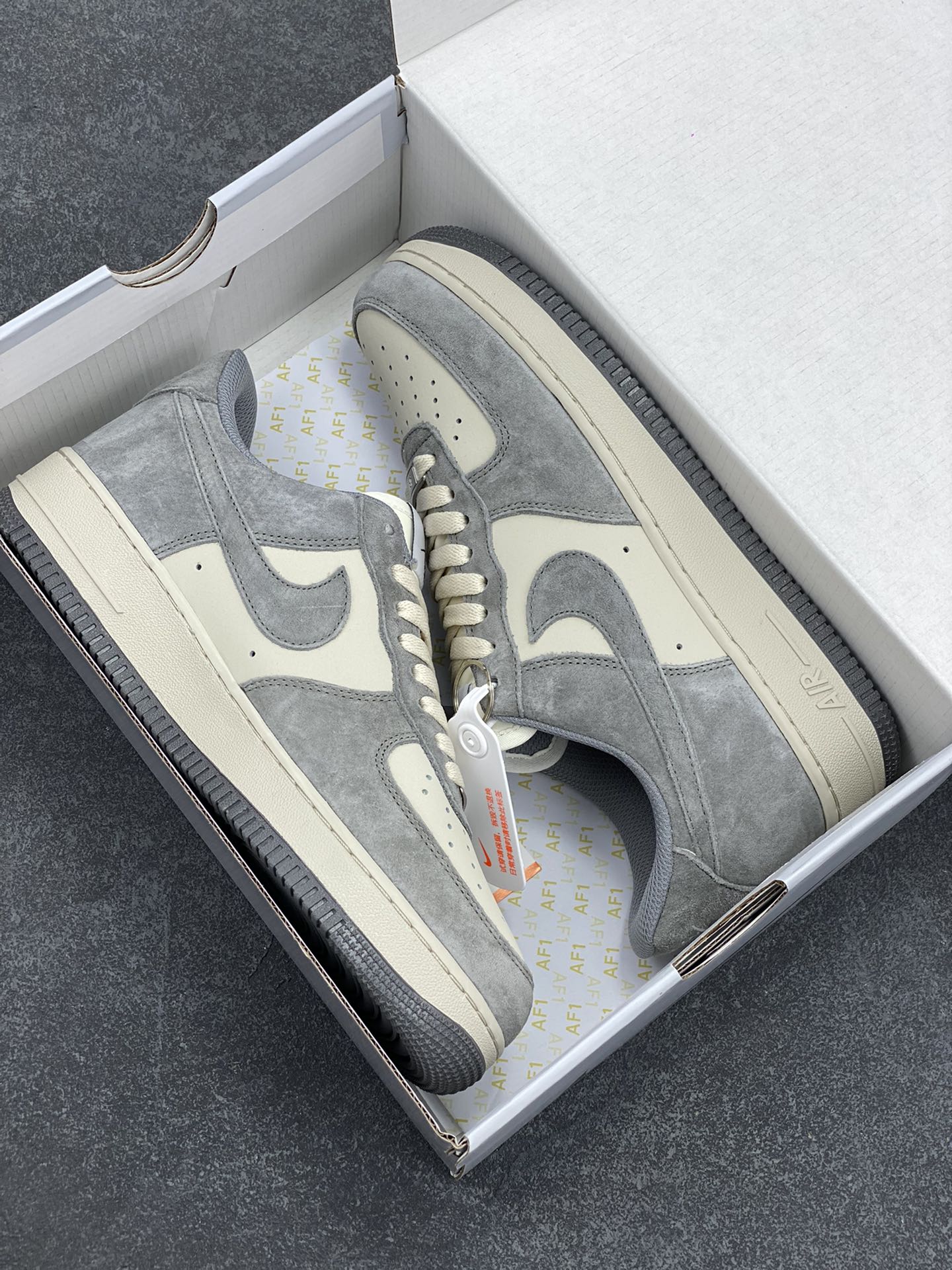 图片[9]-Nike Air Force 1\’07 Low “Panther”漫威系列 “黑豹主题”灰白拼接 空军一号低帮休闲板鞋 原厂麂皮 原楦原纸板 纯正版型 高清洁度 内置全掌气垫 货号：CW2288-866 尺码：36 36.5 37.5 38 38.5 39 40 40.5 41 42 42.5 43 44 44.5 45-选品中心