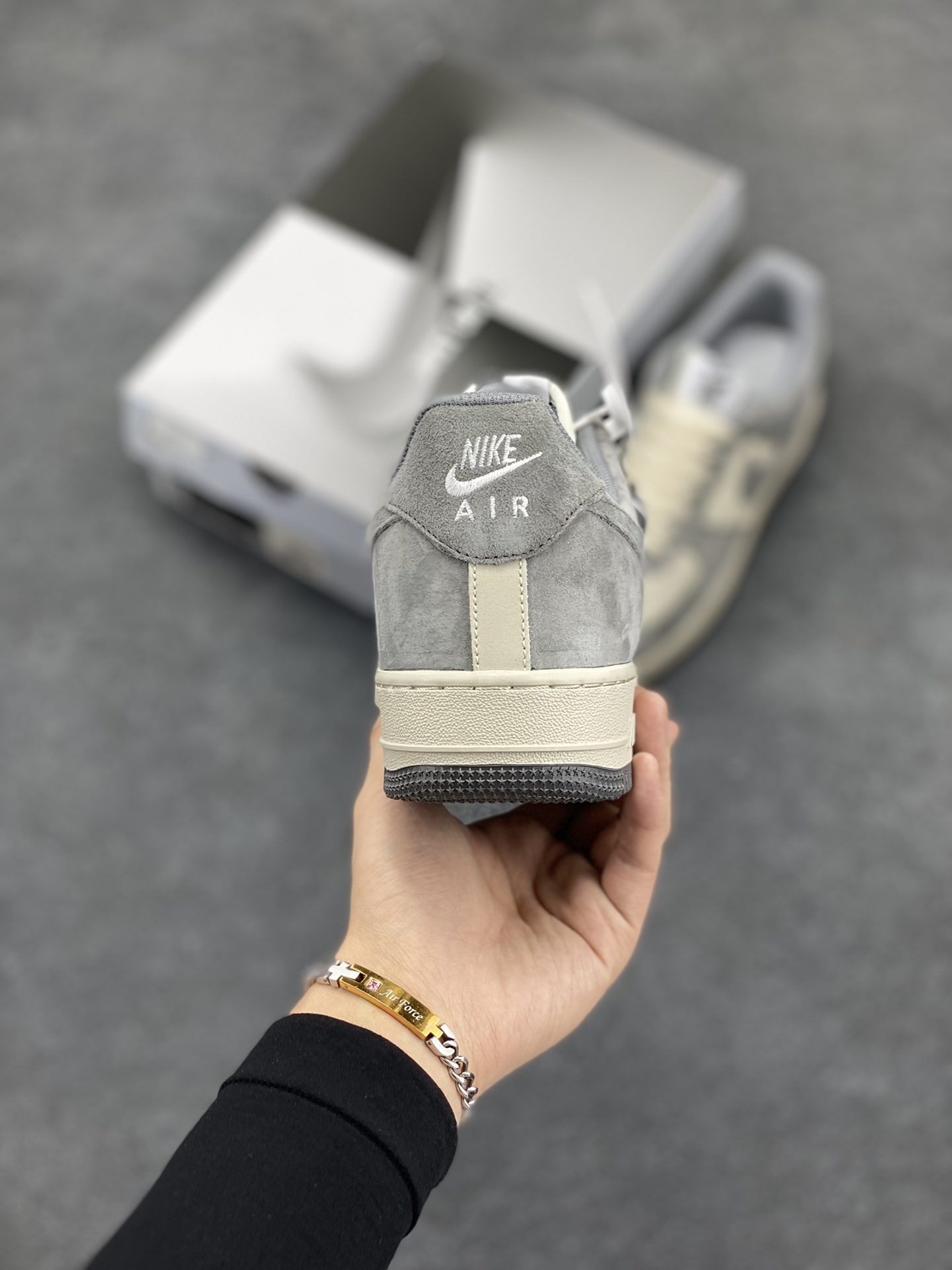 图片[4]-Nike Air Force 1\’07 Low “Panther”漫威系列 “黑豹主题”灰白拼接 空军一号低帮休闲板鞋 原厂麂皮 原楦原纸板 纯正版型 高清洁度 内置全掌气垫 货号：CW2288-866 尺码：36 36.5 37.5 38 38.5 39 40 40.5 41 42 42.5 43 44 44.5 45-选品中心