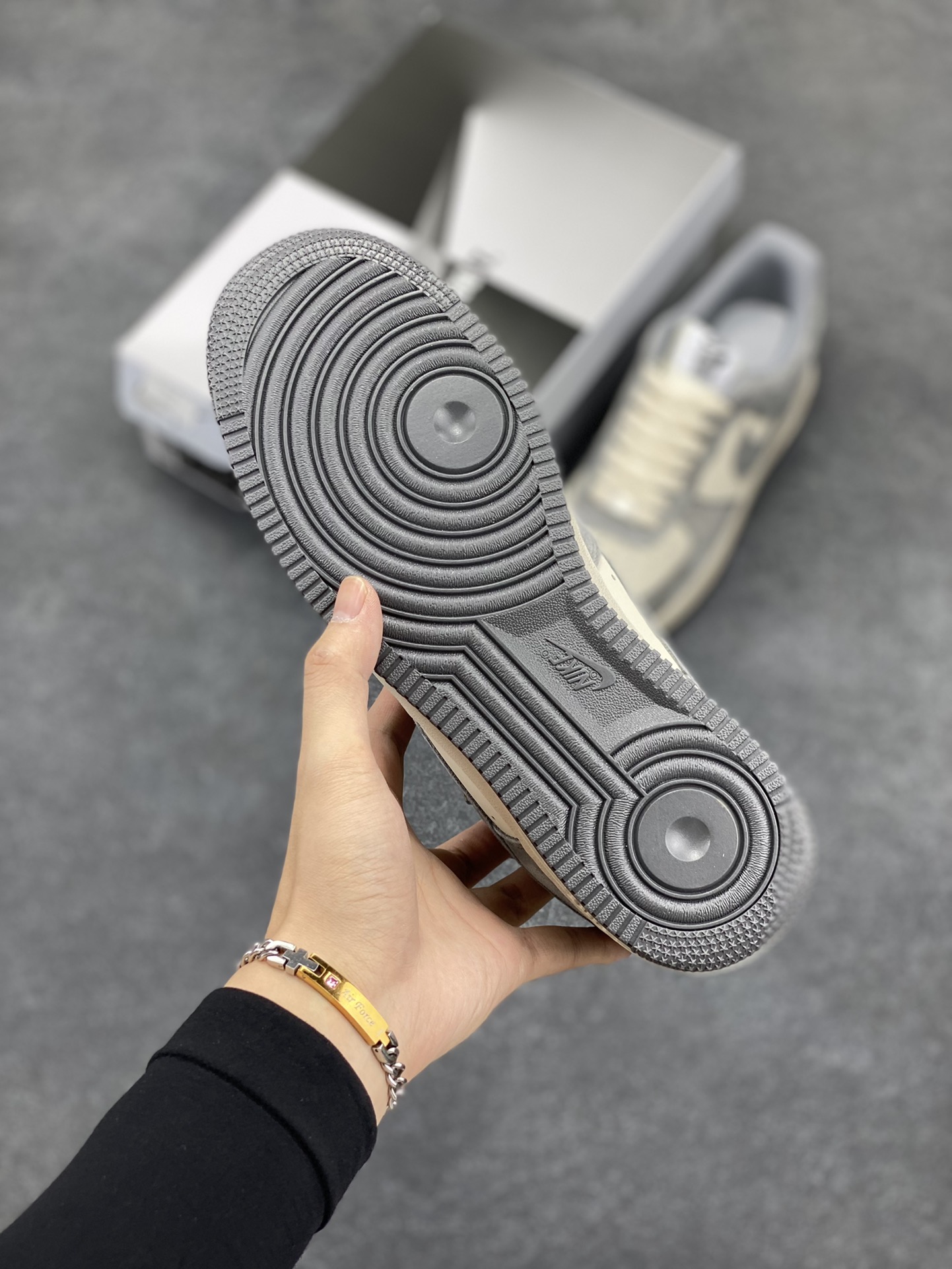 图片[5]-Nike Air Force 1\’07 Low “Panther”漫威系列 “黑豹主题”灰白拼接 空军一号低帮休闲板鞋 原厂麂皮 原楦原纸板 纯正版型 高清洁度 内置全掌气垫 货号：CW2288-866 尺码：36 36.5 37.5 38 38.5 39 40 40.5 41 42 42.5 43 44 44.5 45-选品中心