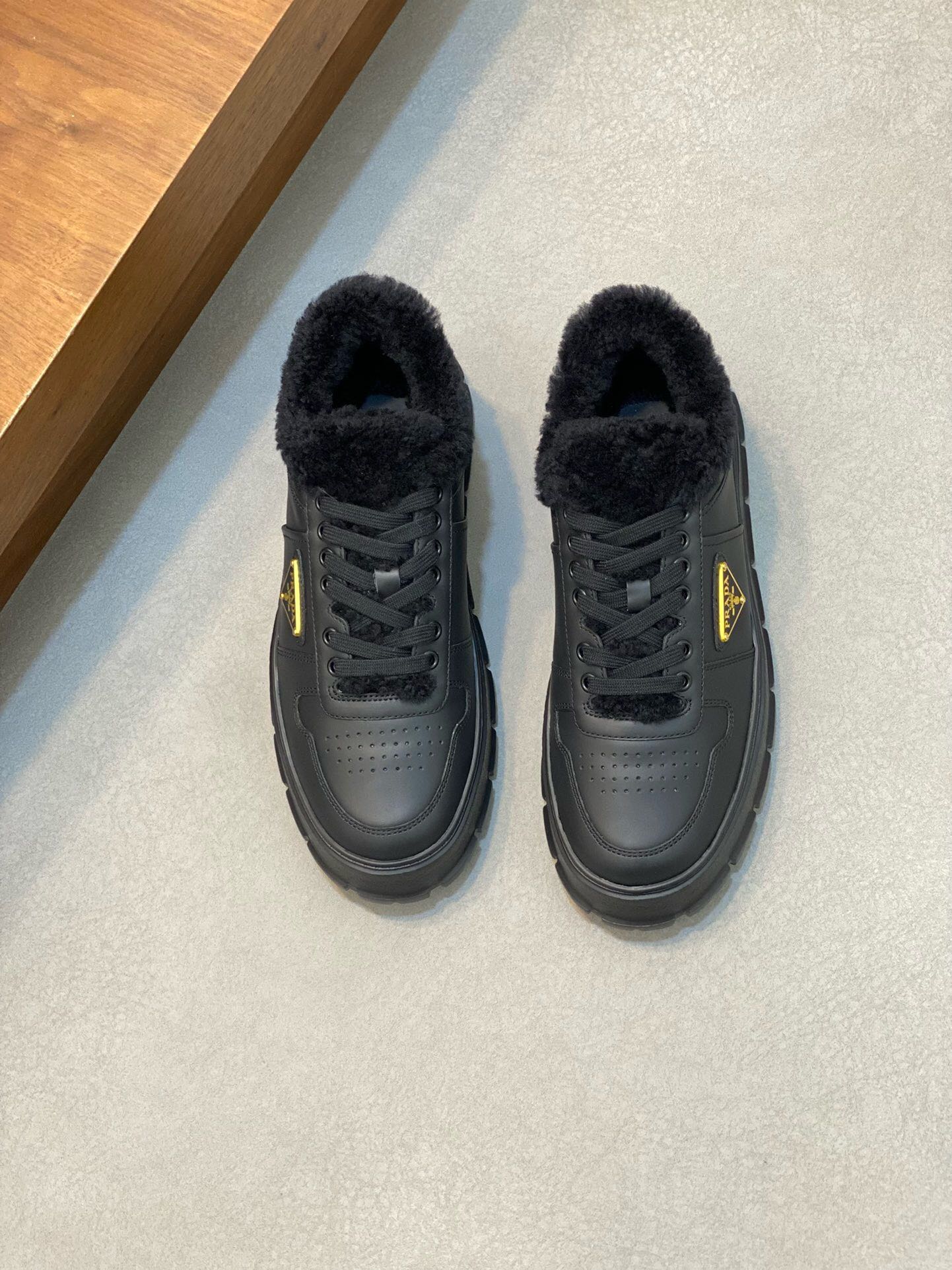 NO:217898,Brand PRADA color original color matching 39-44 customized 38.45 price Material Prada new style casual shoes super high quality luxury material selection upper is made of imported original cowhide   wool inner pure handmade for comfortable wearing experience original TPU rubber sole, Prada, prada, prada, cowhide19860909品牌PRADA 颜色原版配色 码数39-44定做38.45 价格 材质普拉达新款 休闲鞋超高品质奢华选材鞋面采用进口原版牛皮 羊毛内里纯手工打造只为舒适的穿着体验原版TPU橡胶大底,普拉达,prada,prada,cowhide,Men's shoes