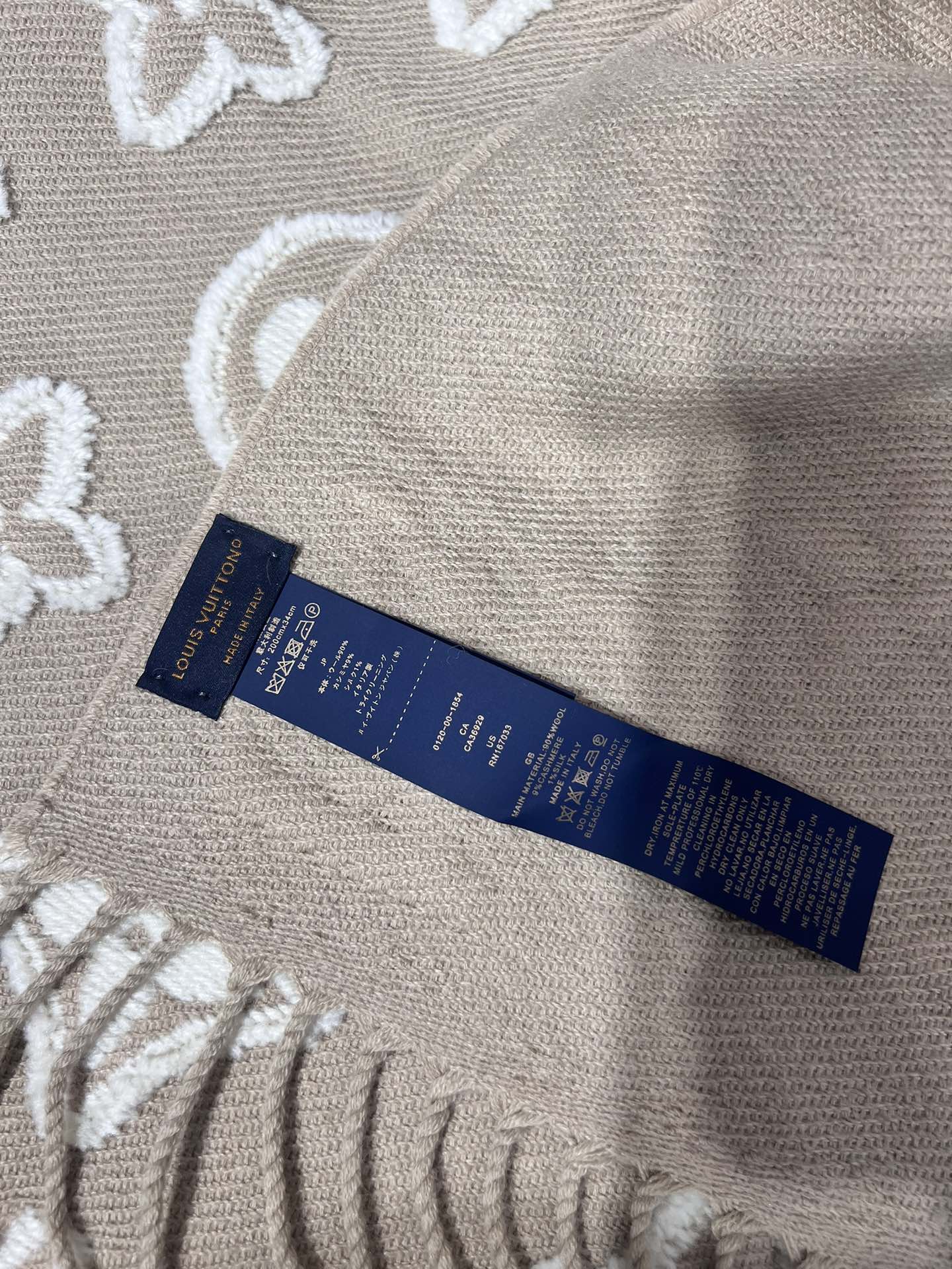 💟补单到货 大家期待已久的LV围巾终于上新了！选到自己的保暖神器了嘛 LV上新的围巾里有没有你Pick的