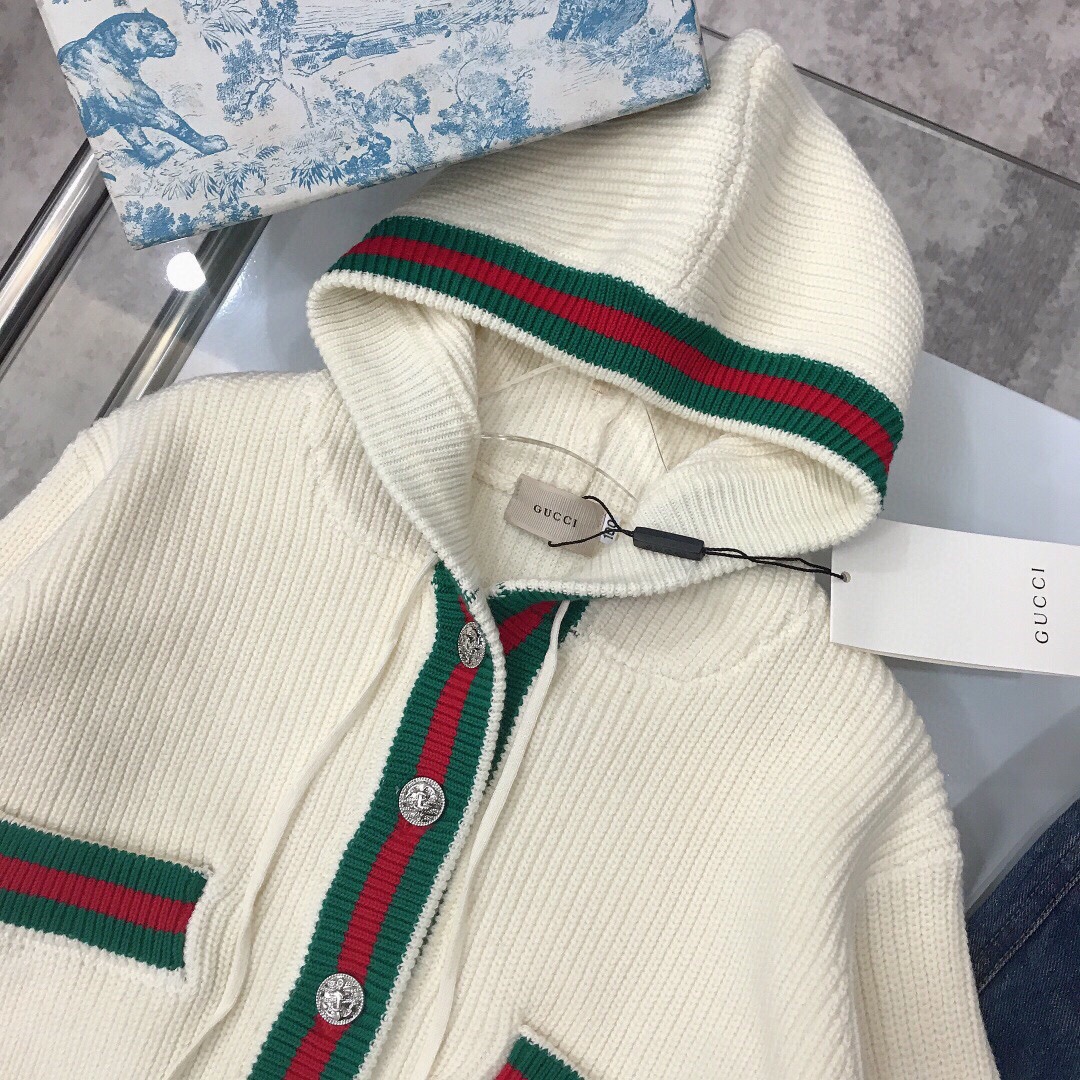 “Gucci Custom Red and Green Band Collage Design High-Density Cotton T-Shirt” - 图片 5