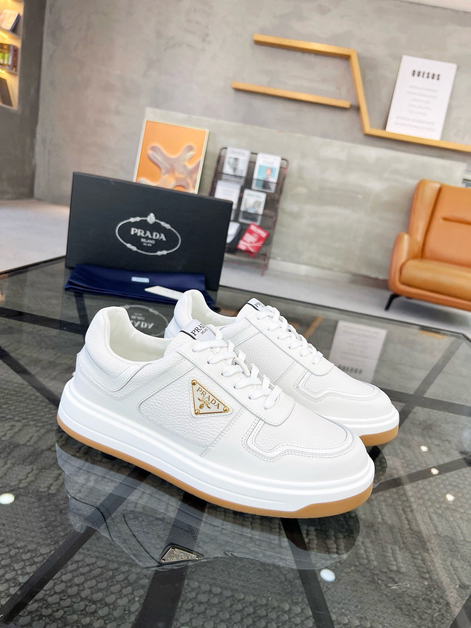 NO:219660,Brand PRADA color original color matching, code number 38-44 customized 45 price Material Prada new product original single-stock low-top casual footwear!  The upper is made of original soft cowhide, matched with Prada logo cowhide inner lining, cowhide foot pad original mold open sole, high quality worth owning, Prada, prada, cowhide19860909品牌PRADA 颜色原版配色 码数38-44定做45 价格 材质普拉达新品原单货低帮 休闲套脚鞋！鞋面采用原版柔软牛皮 搭配普拉达标识牛皮内里 牛皮垫脚原版开模大底、高品质值得拥有,普拉达,prada,prada,cowhide,Men's shoes