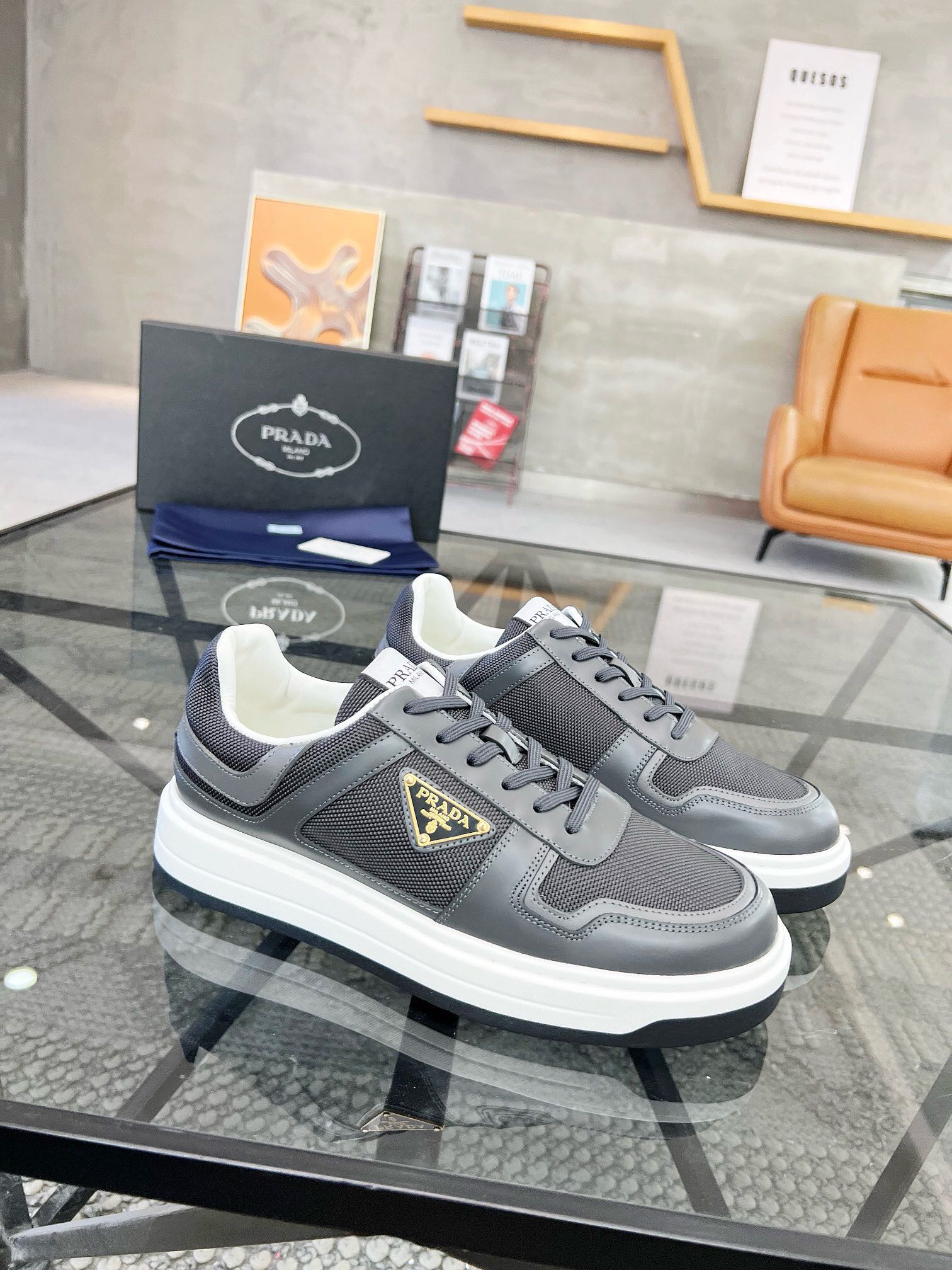 NO:219670,Brand PRADA color original color matching, code number 38-44 customized 45 price Material Prada new product original single-stock low-top casual footwear!  The upper is made of original soft cowhide, matched with Prada logo cowhide inner lining, cowhide foot pad original mold open sole, high quality worth owning, Prada, prada, cowhide19860909品牌PRADA 颜色原版配色 码数38-44定做45 价格 材质普拉达新品原单货低帮 休闲套脚鞋！鞋面采用原版柔软牛皮 搭配普拉达标识牛皮内里 牛皮垫脚原版开模大底、高品质值得拥有,普拉达,prada,prada,cowhide,Men's shoes