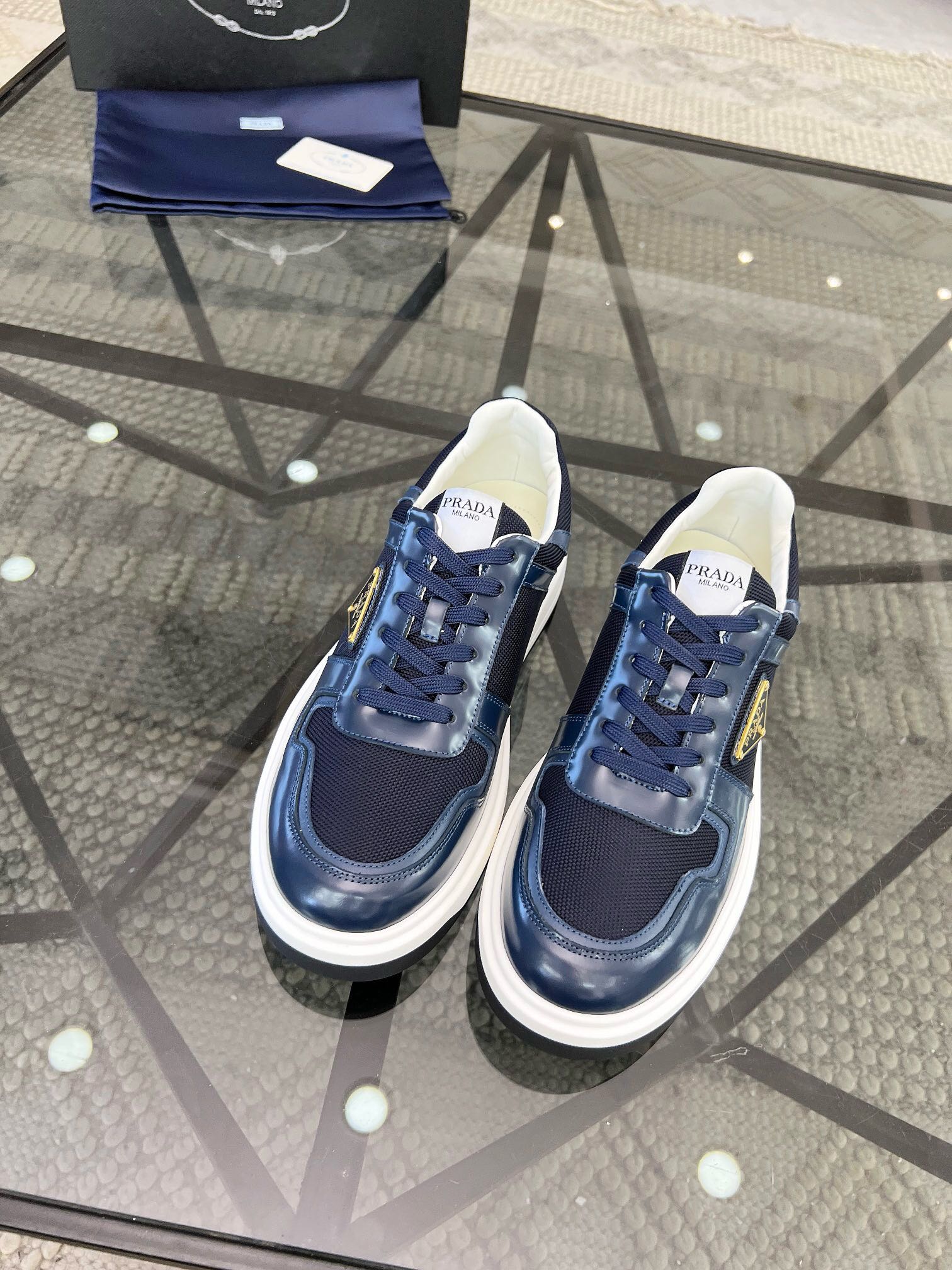 NO:217918,Brand PRADA color original color matching, code number 38-44 customized 45 price Material Prada new product original single-stock low-top casual footwear!  The upper is made of original soft cowhide, matched with Prada logo cowhide inner lining, cowhide foot pad original mold open sole, high quality worth owning, Prada, prada, cowhide19860909品牌PRADA 颜色原版配色 码数38-44定做45 价格 材质普拉达新品原单货低帮 休闲套脚鞋！鞋面采用原版柔软牛皮 搭配普拉达标识牛皮内里 牛皮垫脚原版开模大底、高品质值得拥有,普拉达,prada,prada,cowhide,Men's shoes