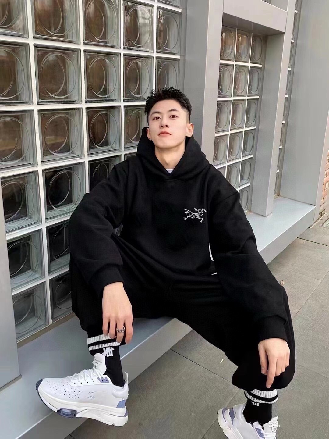 ARCTERYX Recreational Velvet Hoodie: Classic Style in Premium Quality Fabric - 图片 2