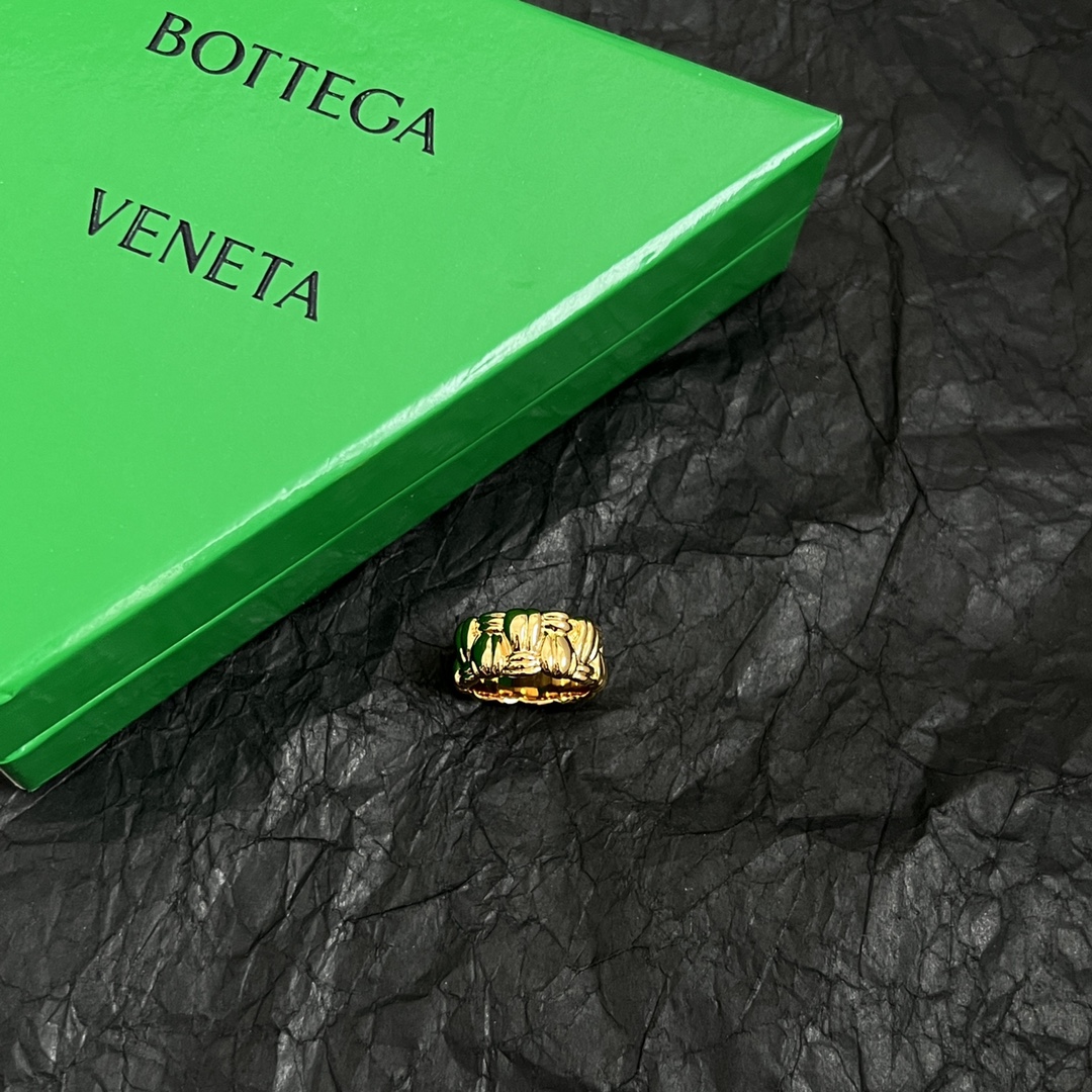 Bottega Veneta’s Stunning BV Ring: Metal Quality, Intricate Detail, French Elegance. - 图片 7