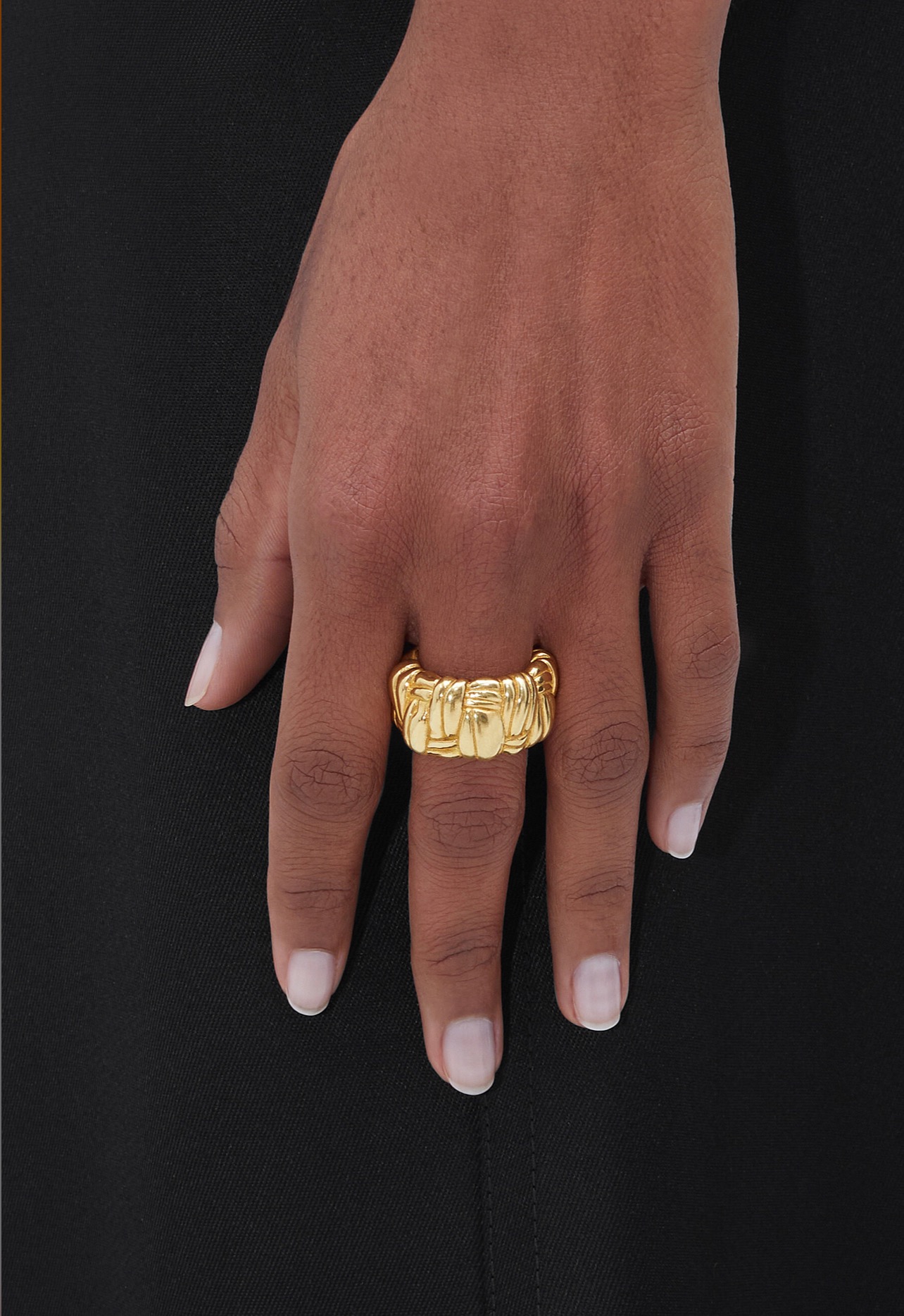 Bottega Veneta’s Stunning BV Ring: Metal Quality, Intricate Detail, French Elegance. - 图片 1