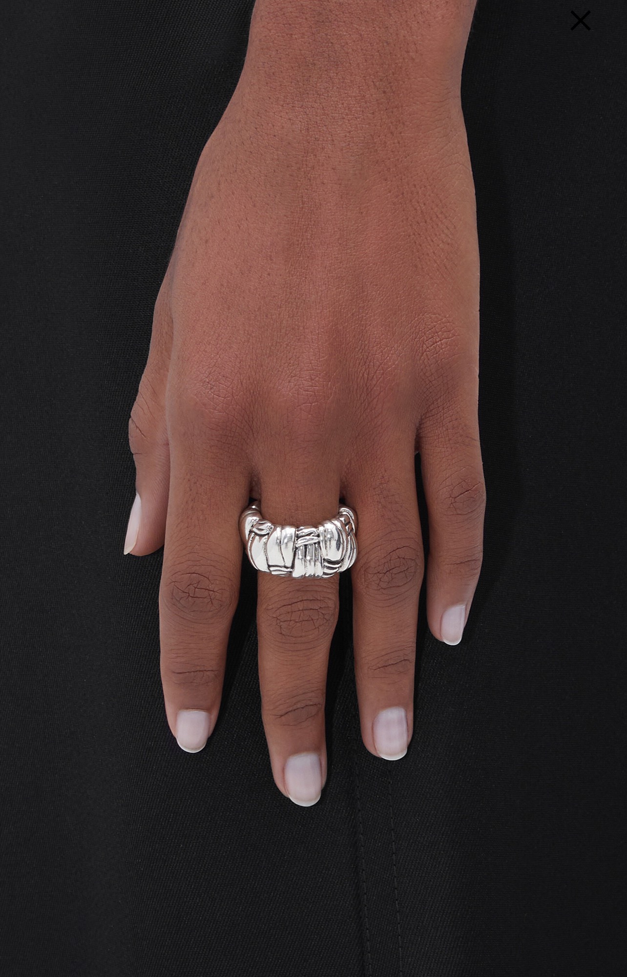 “Bottega Veneta’s Stunning BV Ring: Metal Quality, Detail, and Design Guarantee Success”