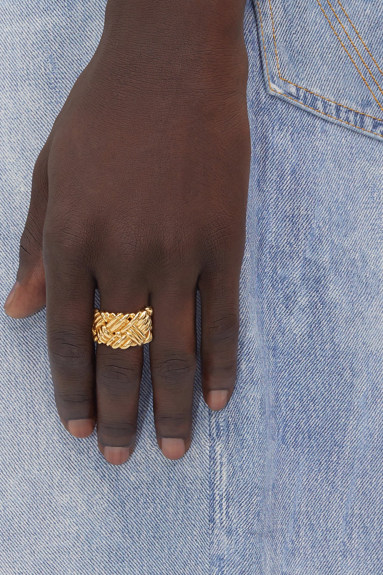 New Bottega Veneta BV Ring: Metal Quality and Design Detail Make It a Hit - 图片 1