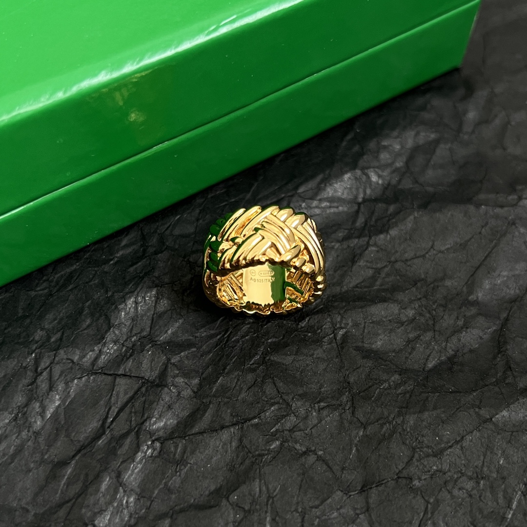 New Bottega Veneta BV Ring: Metal Quality and Design Detail Make It a Hit - 图片 8