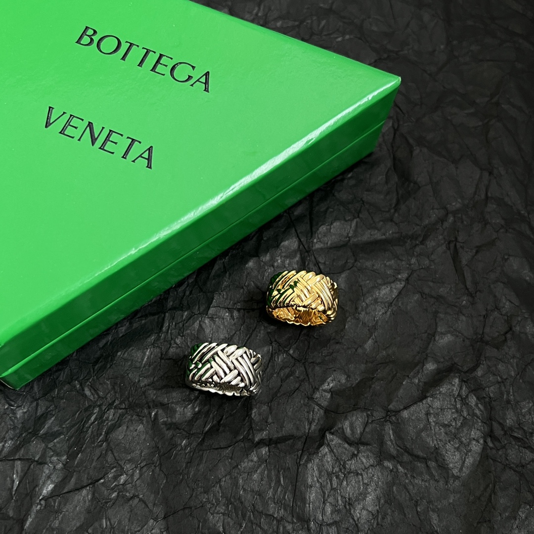 New Bottega Veneta BV Ring: Metal Quality and Design Detail Make It a Hit - 图片 5
