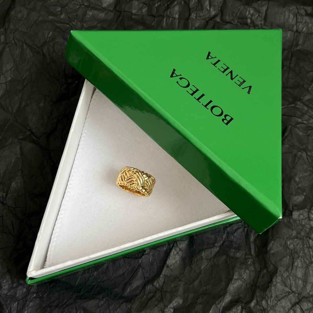 New Bottega Veneta BV Ring: Metal Quality and Design Detail Make It a Hit - 图片 6