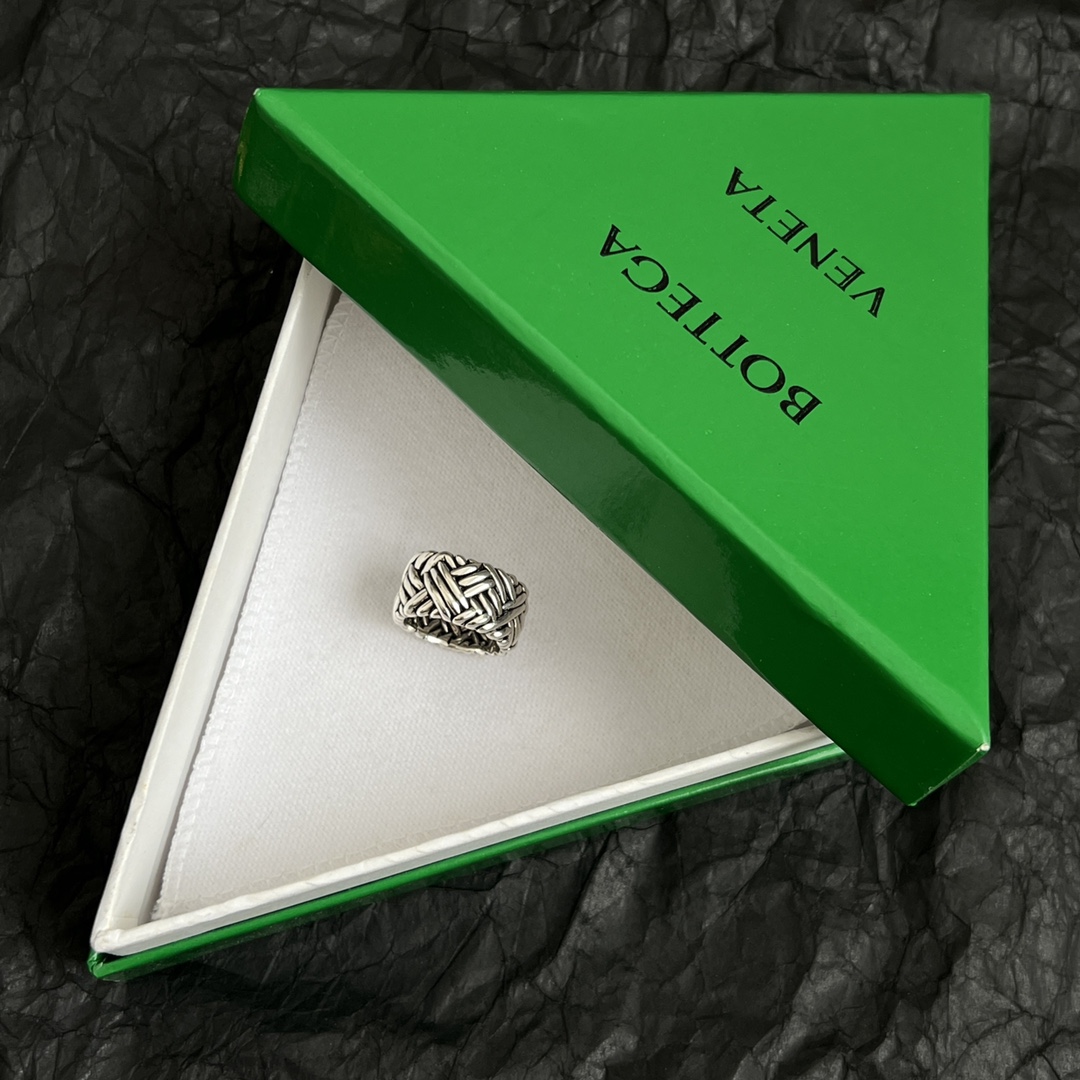 “Bottega Veneta’s Stunning BV Ring: Metal Quality and Design Set to Impress” - 图片 6