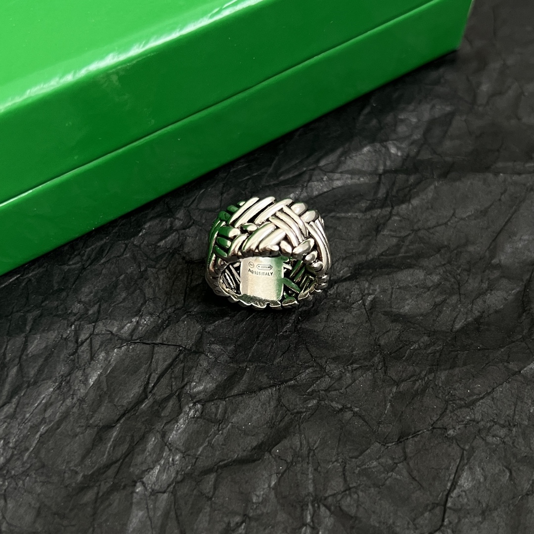 “Bottega Veneta’s Stunning BV Ring: Metal Quality and Design Set to Impress” - 图片 8