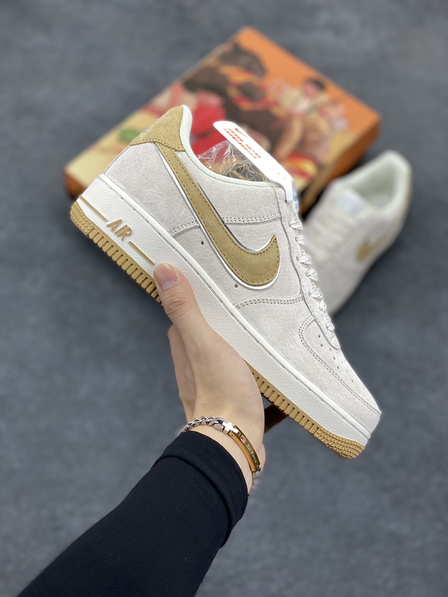 AKIRA×Nike Air Force 1 Low ’07 莫兰迪黄配色 头成麂皮 满天星配色 空军一号低帮休闲板鞋 原厂麂皮 原楦原纸板 纯正版型 正品NFC感应芯片 高清洁度 内置全掌气垫 货号:DP3966-173 尺码:36 36.5 37.5 38 38.5 39 40 40.5 41 42 42.5 43 44 44.5 45-选品中心