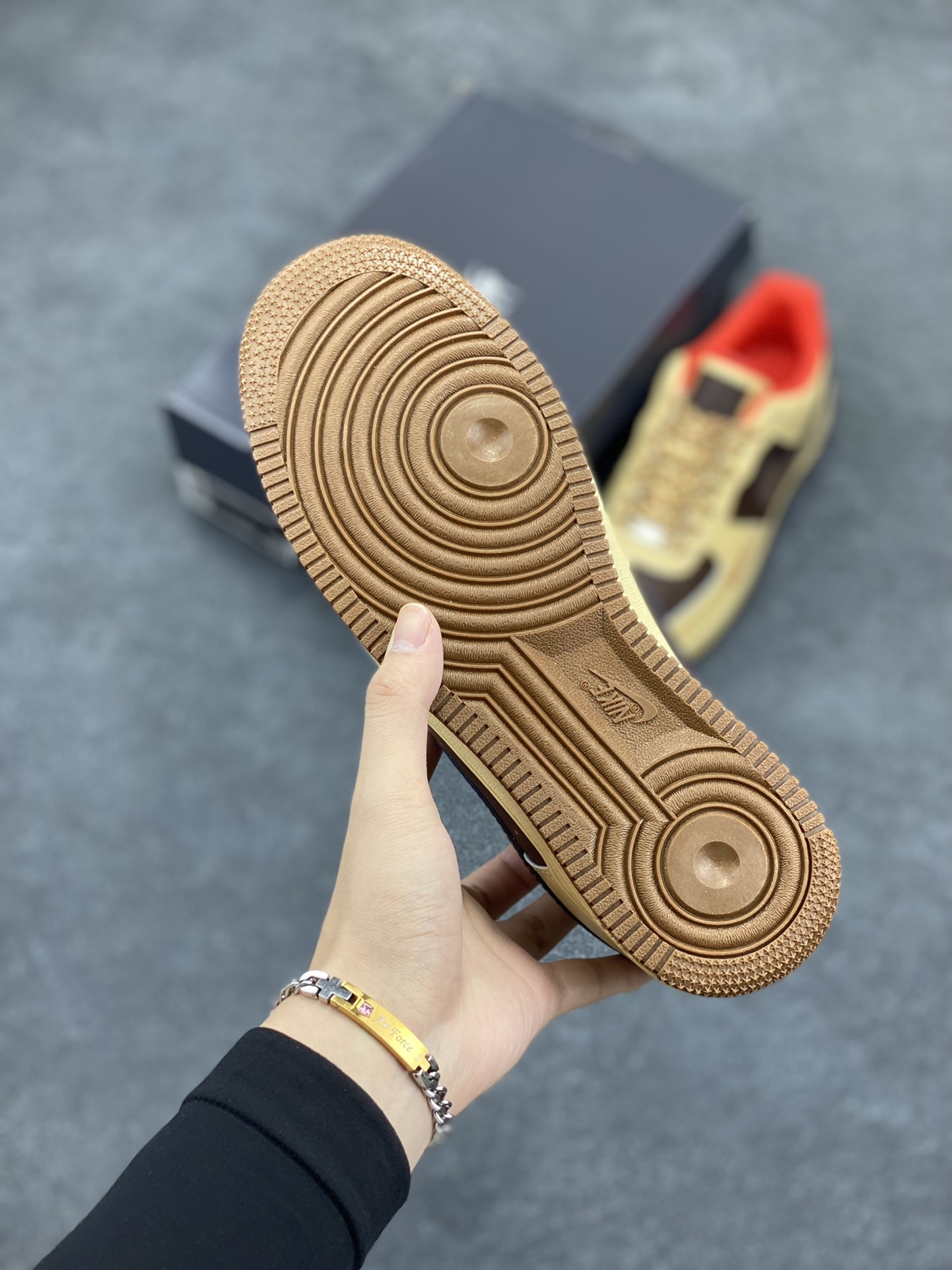 图片[5]-Nike Air Force 1 ’07 Low 空军一号低帮百搭休闲运动板鞋。柔软、弹性十足的缓震性能和出色的中底设计，横跨复古与现代的外型结合，造就出风靡全球三十多年的Force 1，直到今天还深受青睐 货号：HQ3447-222 尺码：36 36.5 37.5 38 38.5 39 40 40.5 41 42 42.5 43 44 44.5 45-选品中心