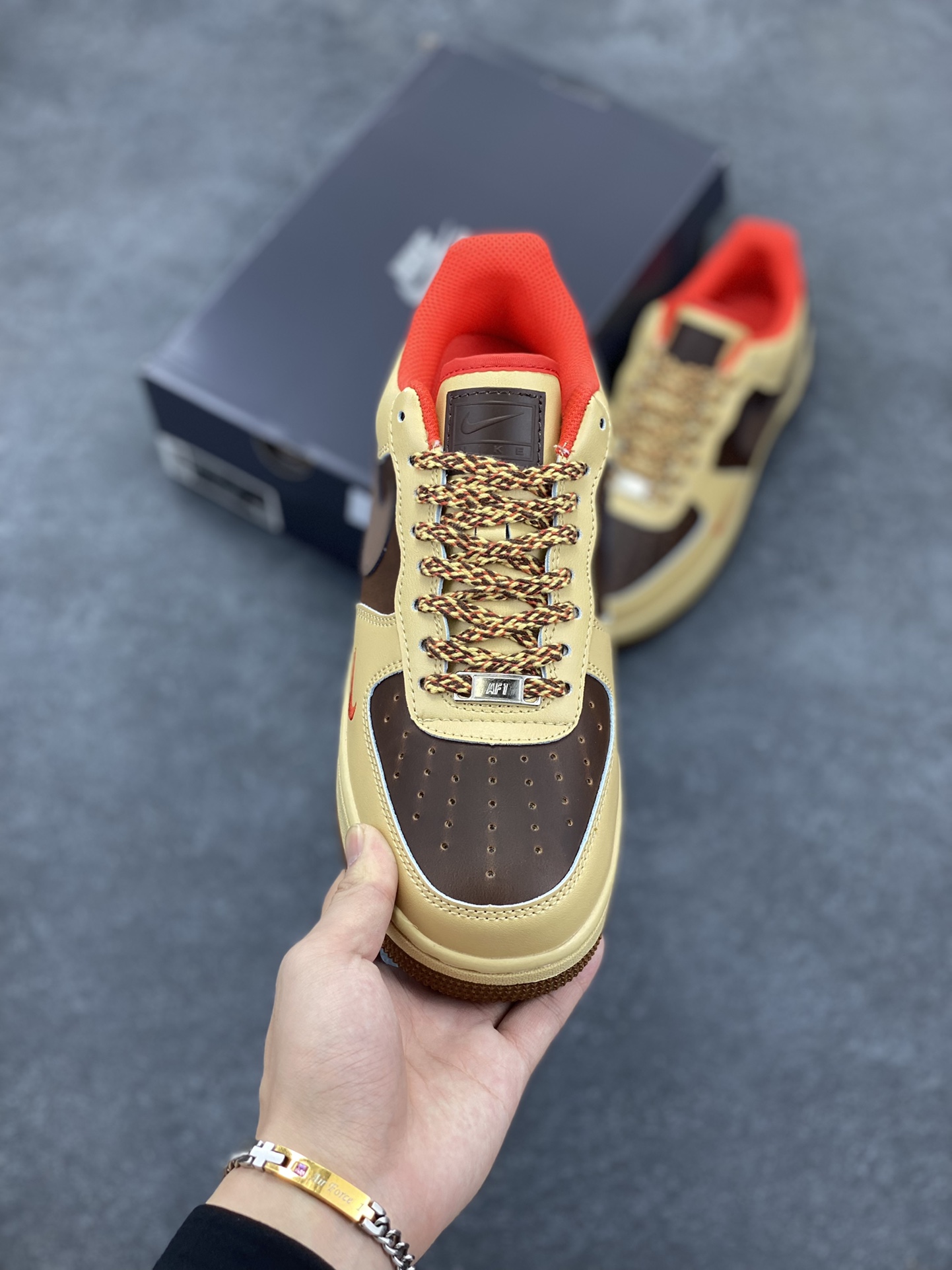 图片[2]-Nike Air Force 1 ’07 Low 空军一号低帮百搭休闲运动板鞋。柔软、弹性十足的缓震性能和出色的中底设计，横跨复古与现代的外型结合，造就出风靡全球三十多年的Force 1，直到今天还深受青睐 货号：HQ3447-222 尺码：36 36.5 37.5 38 38.5 39 40 40.5 41 42 42.5 43 44 44.5 45-选品中心