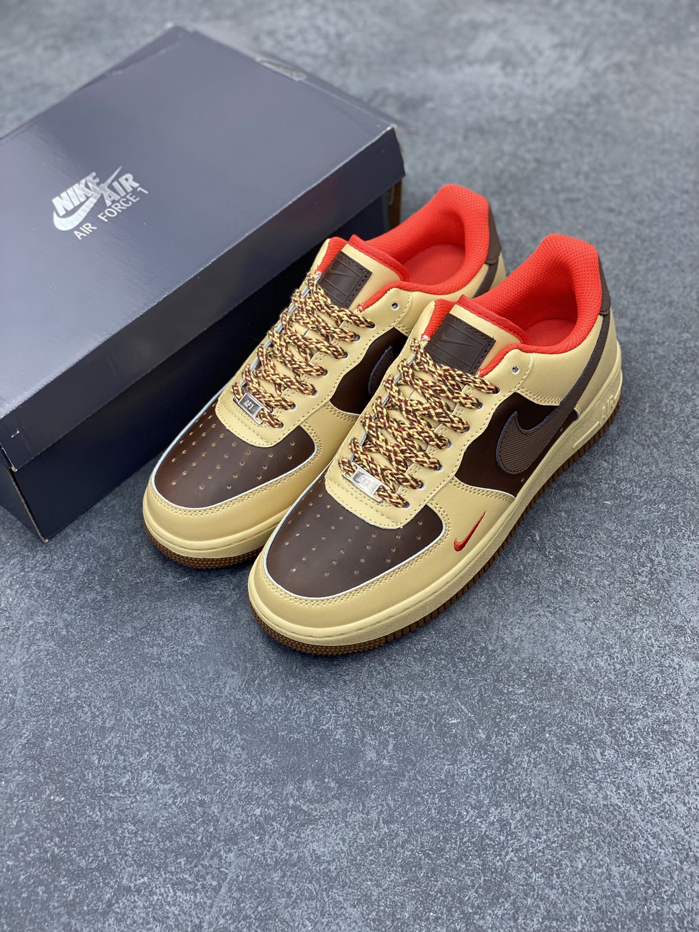 图片[8]-Nike Air Force 1 ’07 Low 空军一号低帮百搭休闲运动板鞋。柔软、弹性十足的缓震性能和出色的中底设计，横跨复古与现代的外型结合，造就出风靡全球三十多年的Force 1，直到今天还深受青睐 货号：HQ3447-222 尺码：36 36.5 37.5 38 38.5 39 40 40.5 41 42 42.5 43 44 44.5 45-选品中心