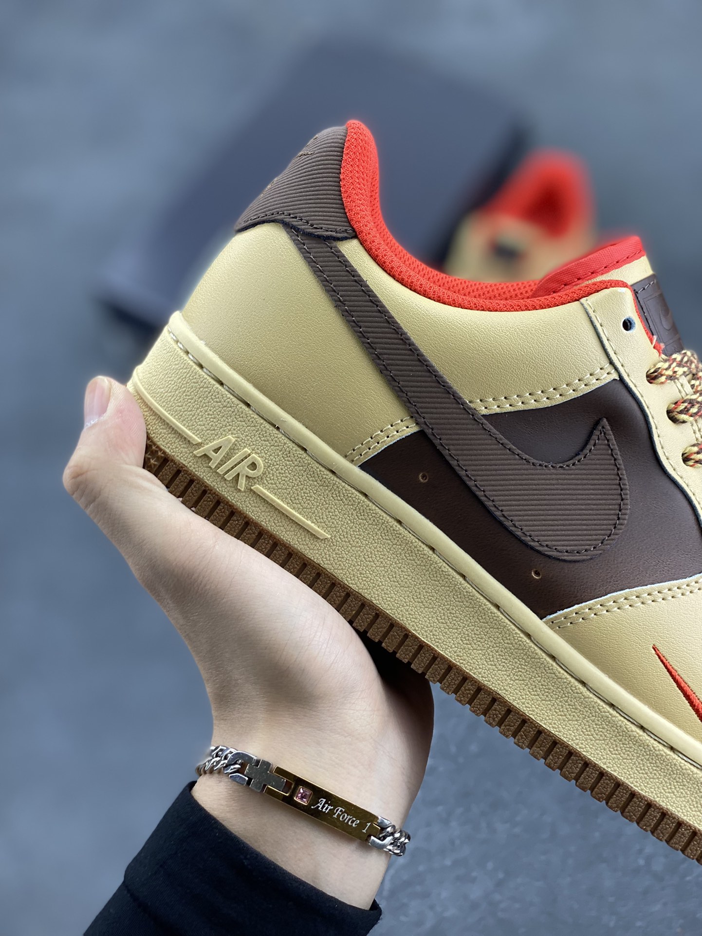 图片[6]-Nike Air Force 1 ’07 Low 空军一号低帮百搭休闲运动板鞋。柔软、弹性十足的缓震性能和出色的中底设计，横跨复古与现代的外型结合，造就出风靡全球三十多年的Force 1，直到今天还深受青睐 货号：HQ3447-222 尺码：36 36.5 37.5 38 38.5 39 40 40.5 41 42 42.5 43 44 44.5 45-选品中心