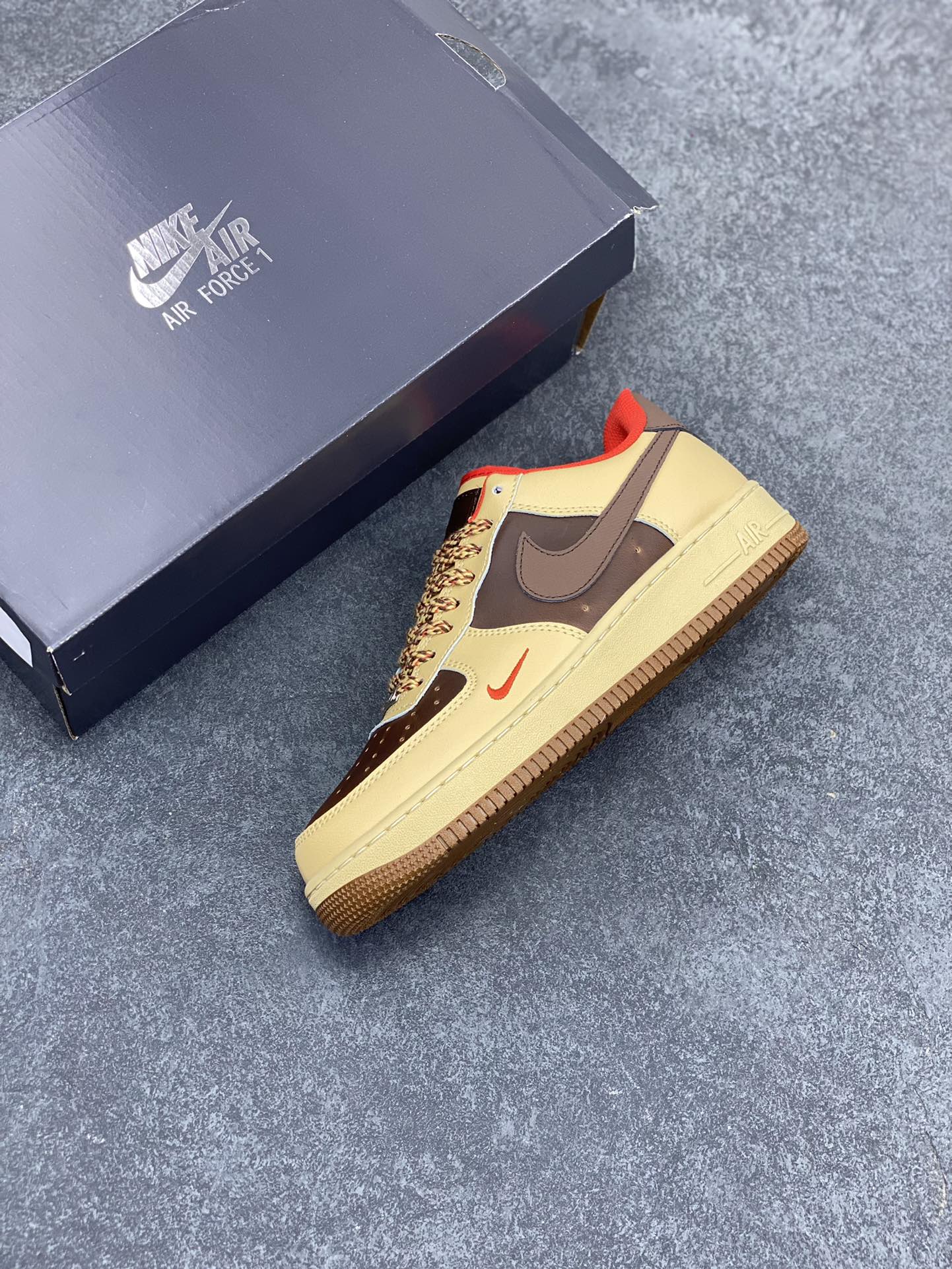 图片[7]-Nike Air Force 1 ’07 Low 空军一号低帮百搭休闲运动板鞋。柔软、弹性十足的缓震性能和出色的中底设计，横跨复古与现代的外型结合，造就出风靡全球三十多年的Force 1，直到今天还深受青睐 货号：HQ3447-222 尺码：36 36.5 37.5 38 38.5 39 40 40.5 41 42 42.5 43 44 44.5 45-选品中心
