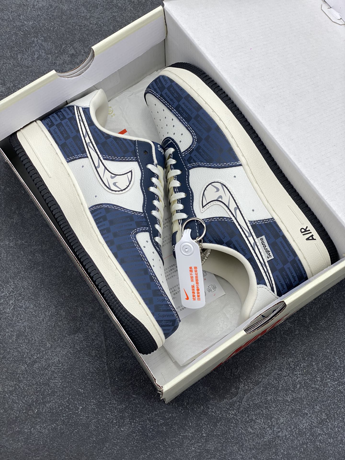 图片[9]-NIke Air Force 1 \’07 Low “Supreme联名–白蓝暗影”空军一号 低帮 运动鞋 休闲鞋 折边针车 工艺难度大 原楦头原纸板 原装鞋盒 定制五金配件 内置全掌气垫 原厂鞋底 货号：KK1988-009 尺码：36 36.5 37.5 38 38.5 39 40 40.5 41 42 42.5 43 44 44.5 45-选品中心