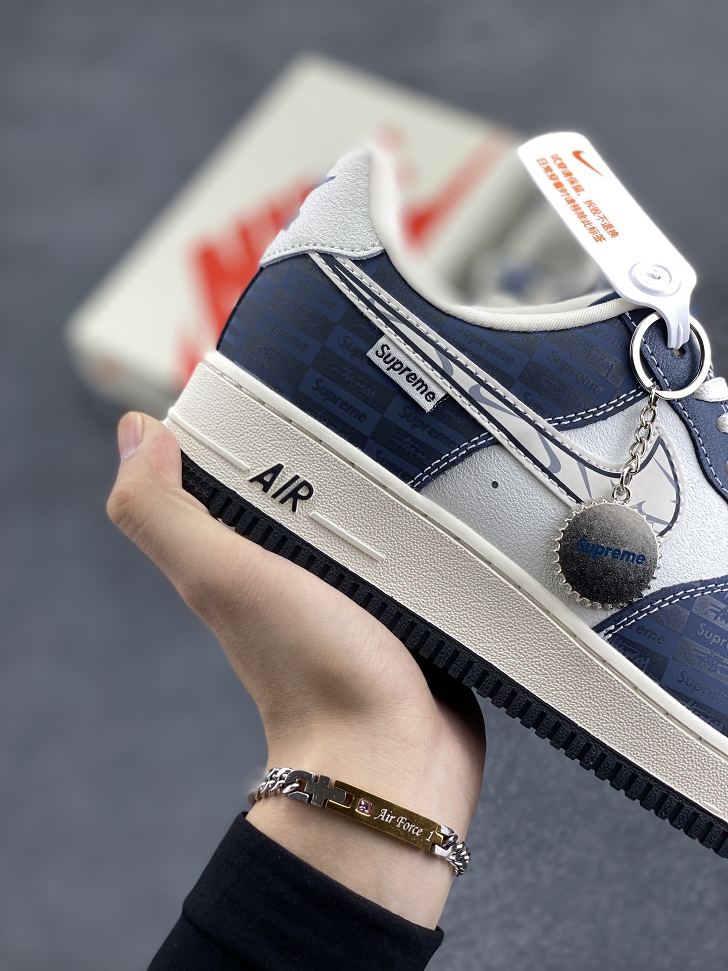 图片[6]-NIke Air Force 1 \’07 Low “Supreme联名–白蓝暗影”空军一号 低帮 运动鞋 休闲鞋 折边针车 工艺难度大 原楦头原纸板 原装鞋盒 定制五金配件 内置全掌气垫 原厂鞋底 货号：KK1988-009 尺码：36 36.5 37.5 38 38.5 39 40 40.5 41 42 42.5 43 44 44.5 45-选品中心