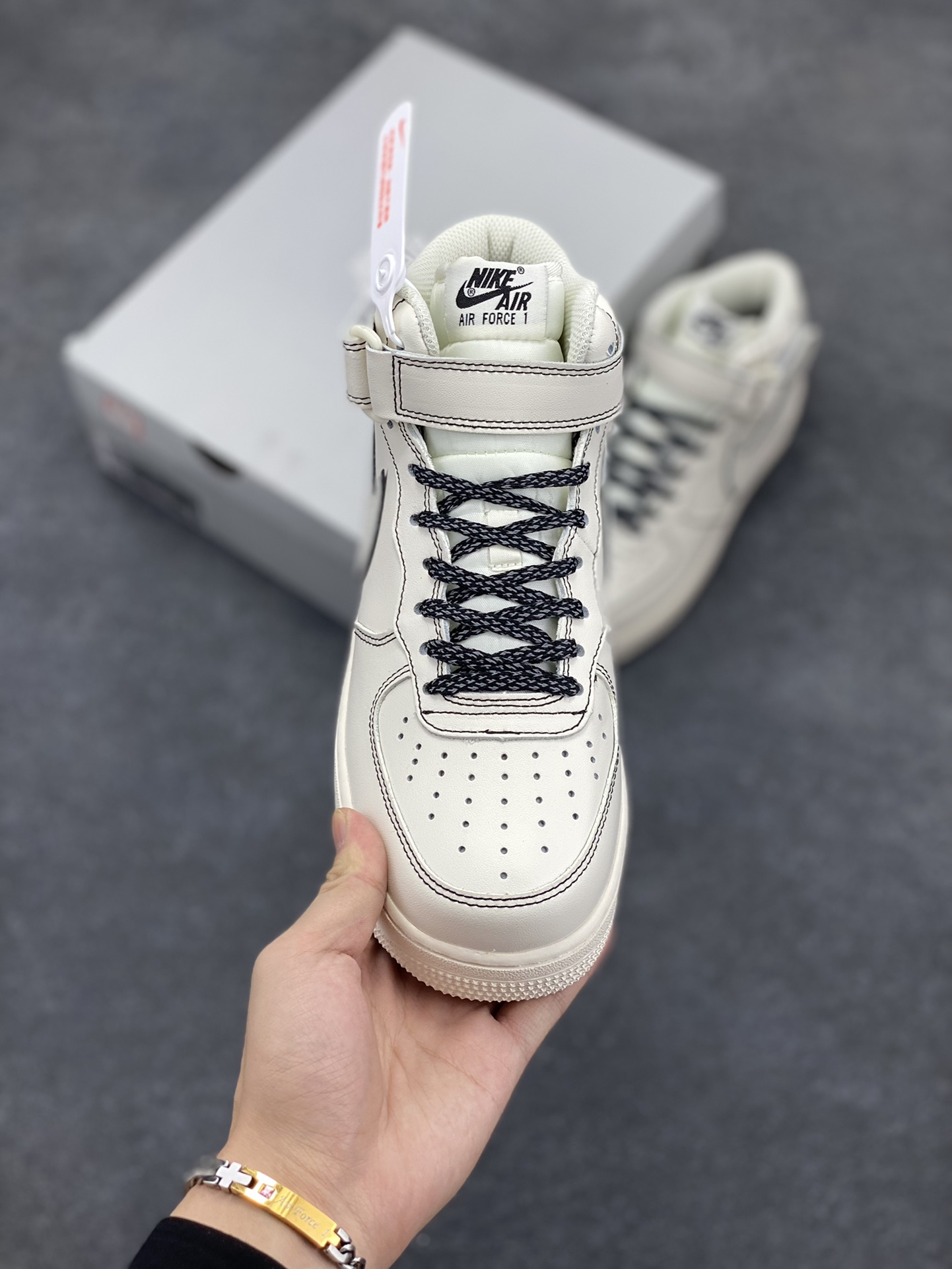 图片[2]-Nike Air Force 1 MID \’07 “兔八哥”米黑色 满天星 中帮空军一号休闲板鞋 定制皮料 3M反光 原楦原纸板 纯正版型 清洁度完美 内置全掌气垫 货号：BY6899-693 尺码：36 36.5 37.5 38 38.5 39 40 40.5 41 42 42.5 43 44 44.5 45-选品中心