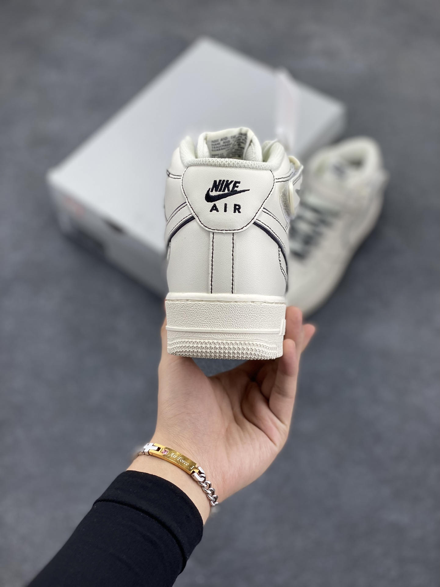 图片[4]-Nike Air Force 1 MID \’07 “兔八哥”米黑色 满天星 中帮空军一号休闲板鞋 定制皮料 3M反光 原楦原纸板 纯正版型 清洁度完美 内置全掌气垫 货号：BY6899-693 尺码：36 36.5 37.5 38 38.5 39 40 40.5 41 42 42.5 43 44 44.5 45-选品中心